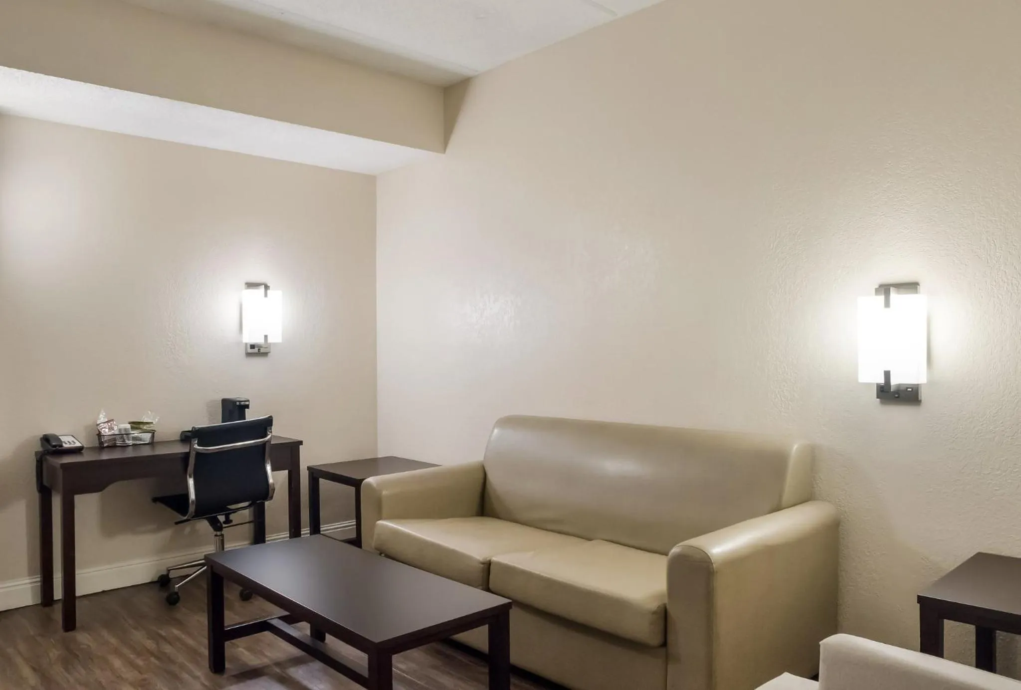 Photo of the whole room in Red Roof Inn Tupelo