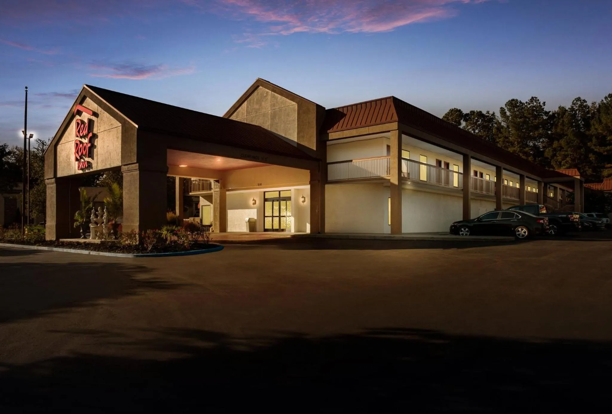 Property building in Red Roof Inn Tupelo
