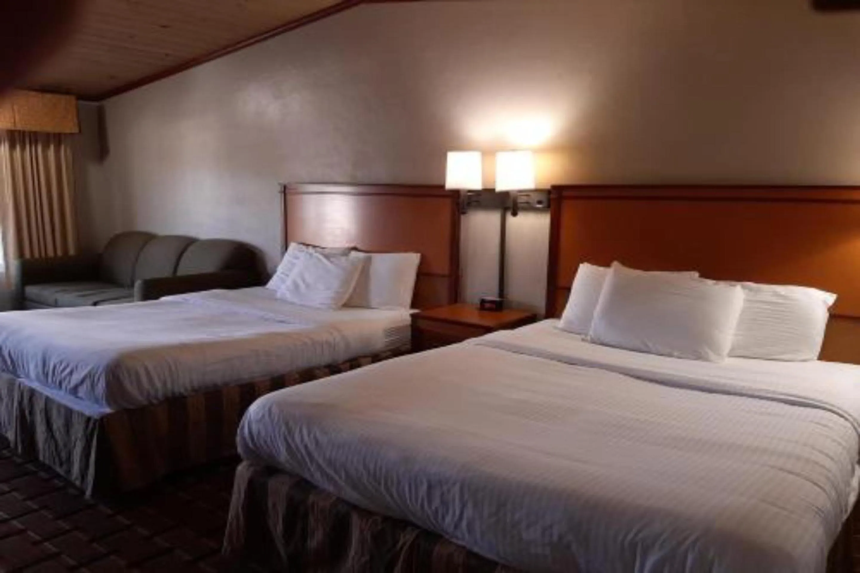 Bedroom, Bed in Anchor Bay Inn near Winchester Bay