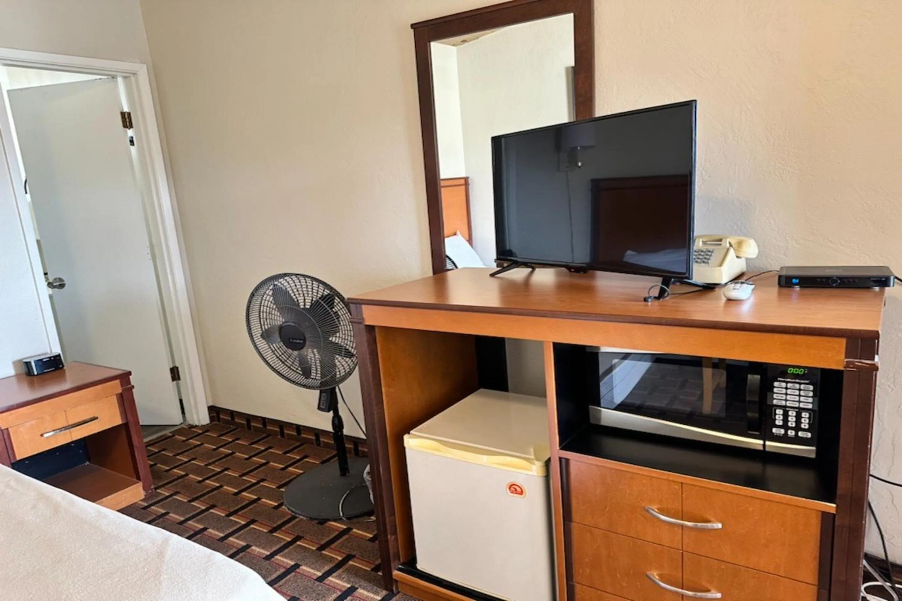Bedroom in Anchor Bay Inn near Winchester Bay