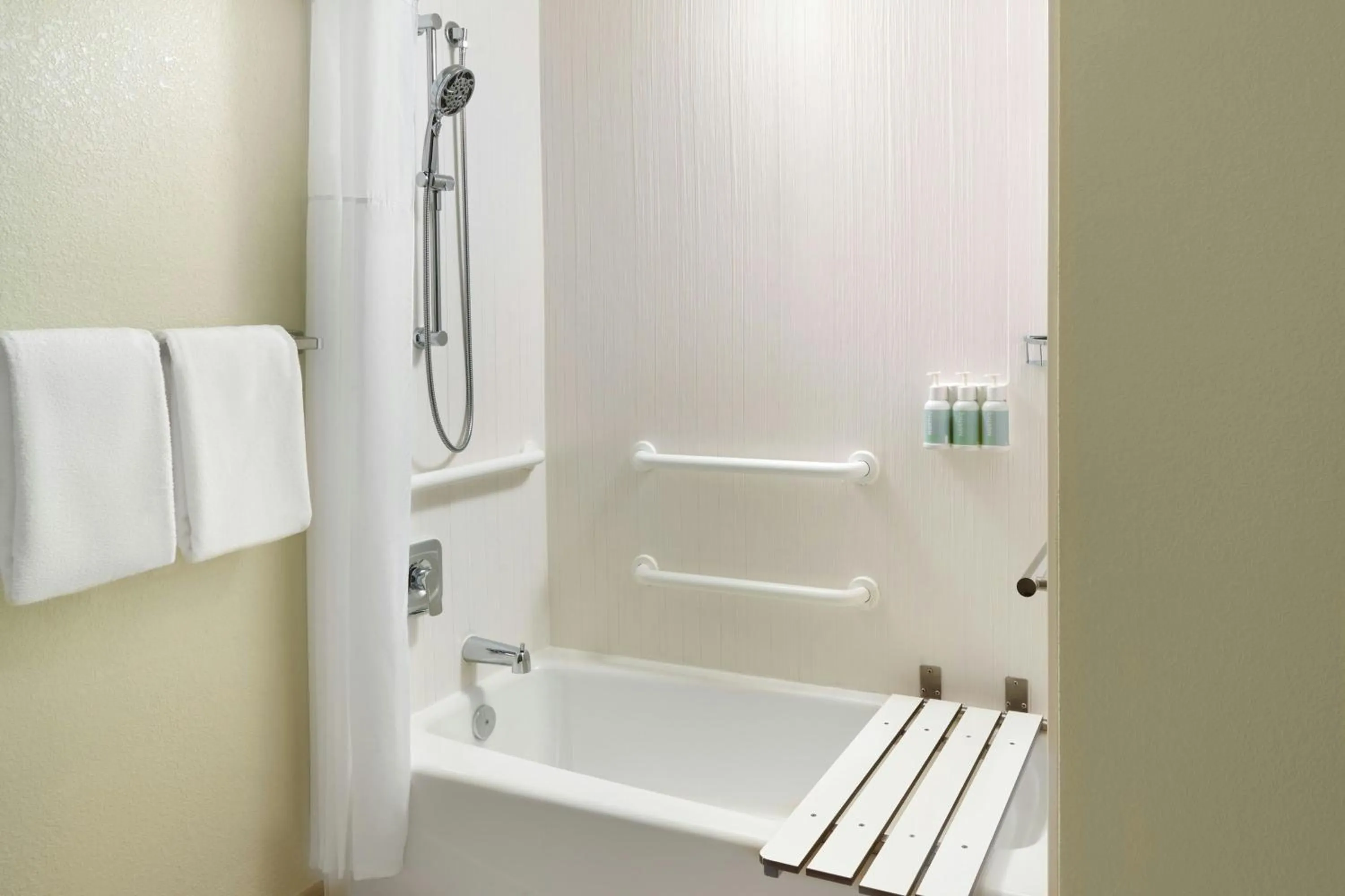 Bathroom in Courtyard by Marriott Victorville Hesperia