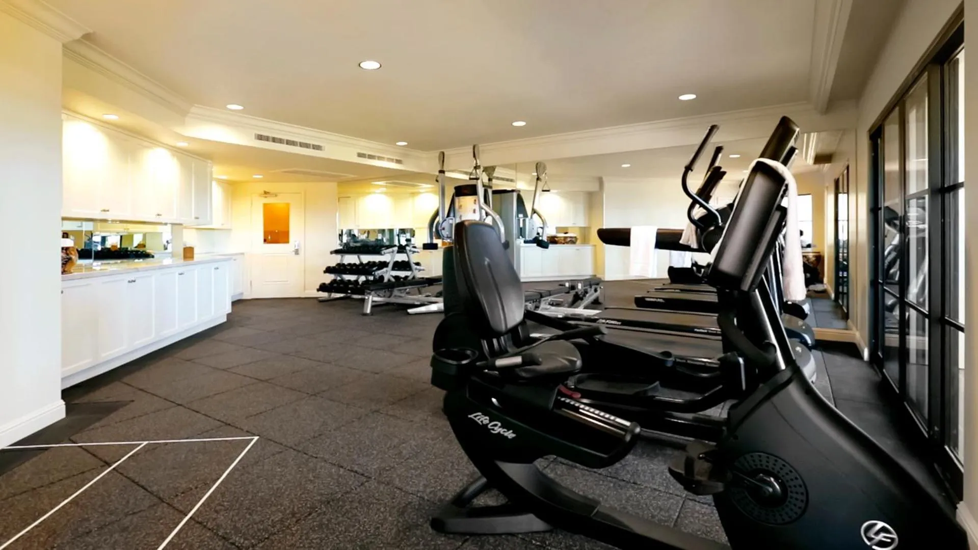 Fitness centre/facilities in Santa Barbara Inn