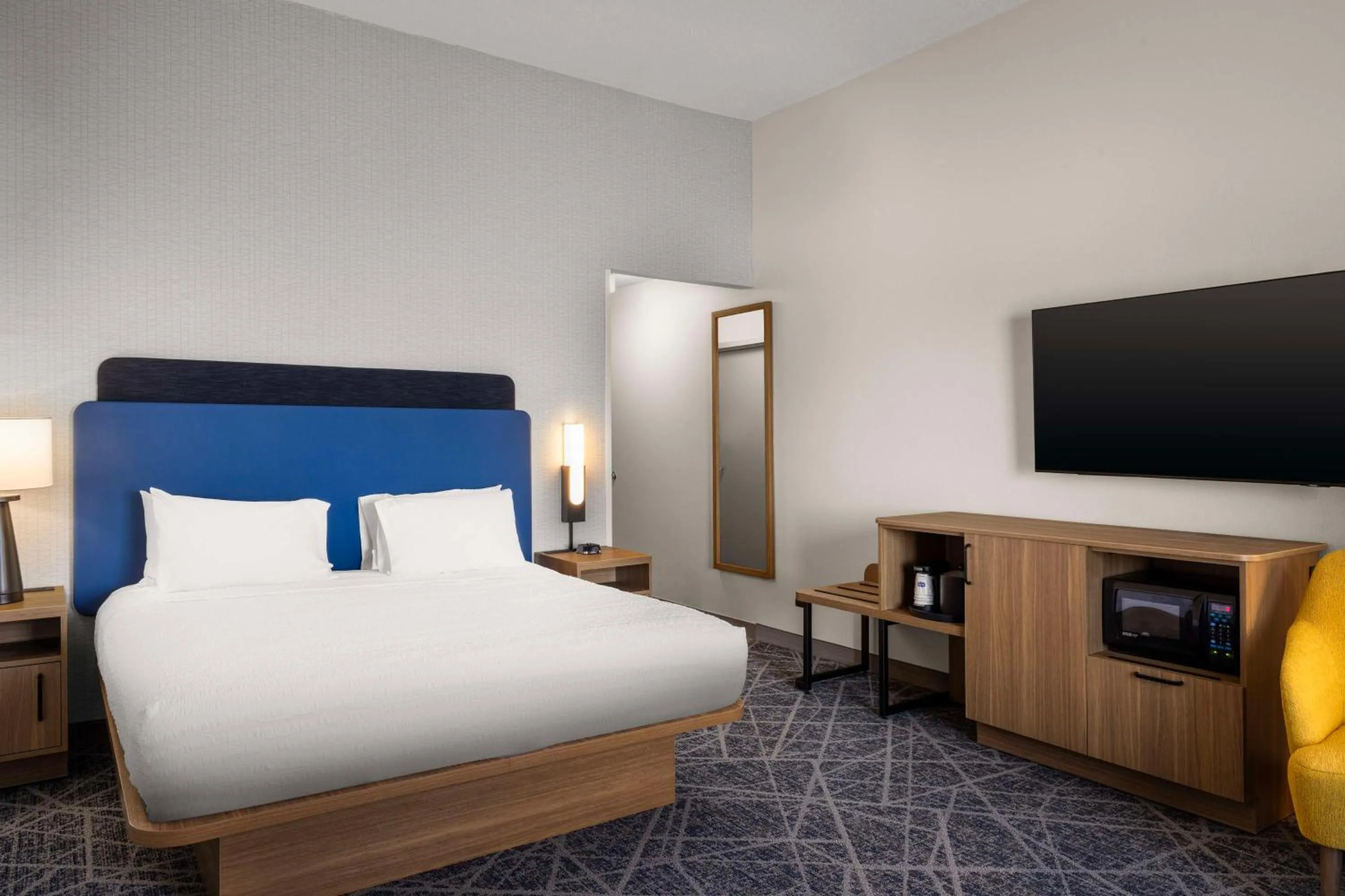 Bedroom, Bed in Hampton Inn & Suites Moline-Quad City Int'l Aprt