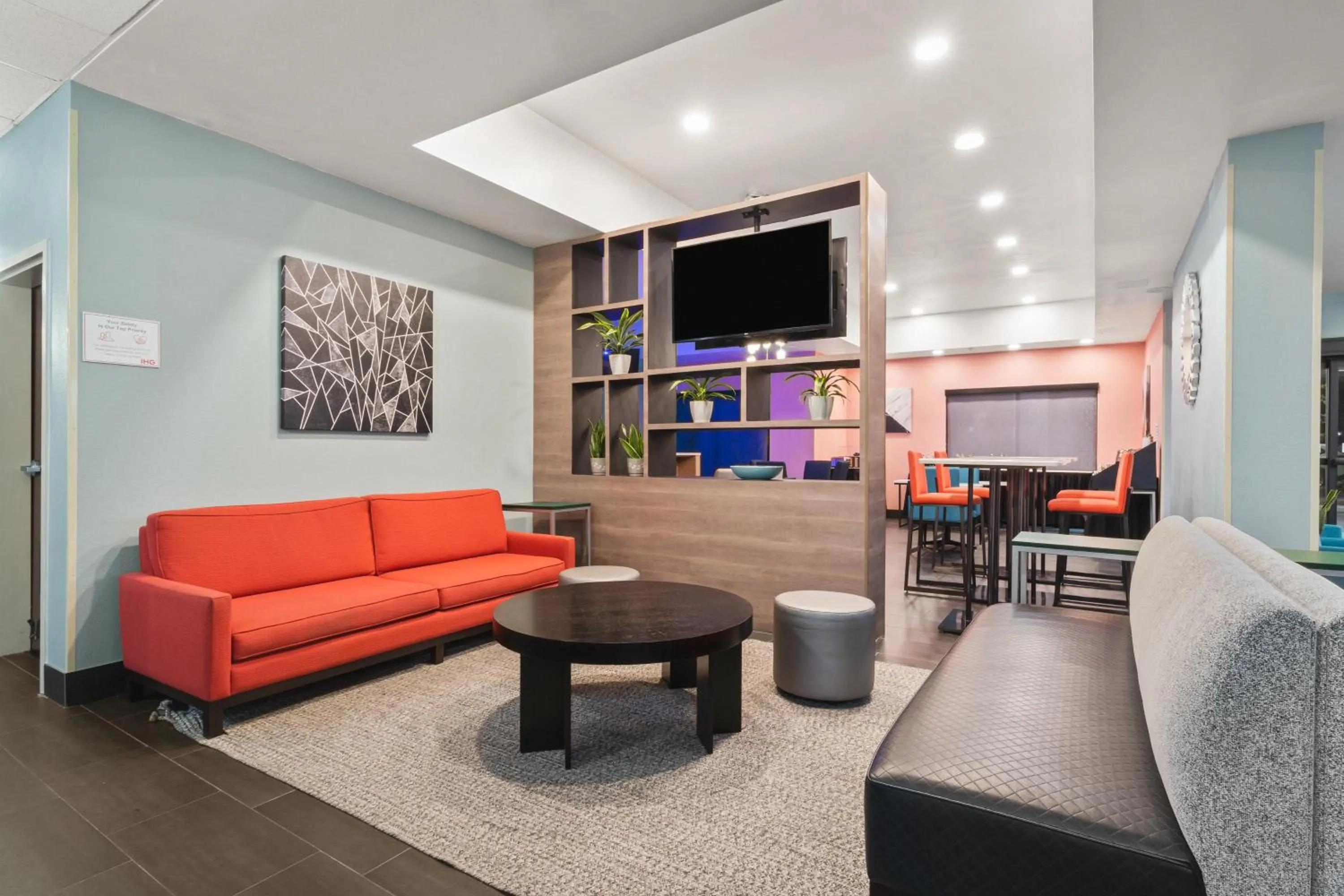 Property building in Holiday Inn & Suites Bothell an IHG Hotel