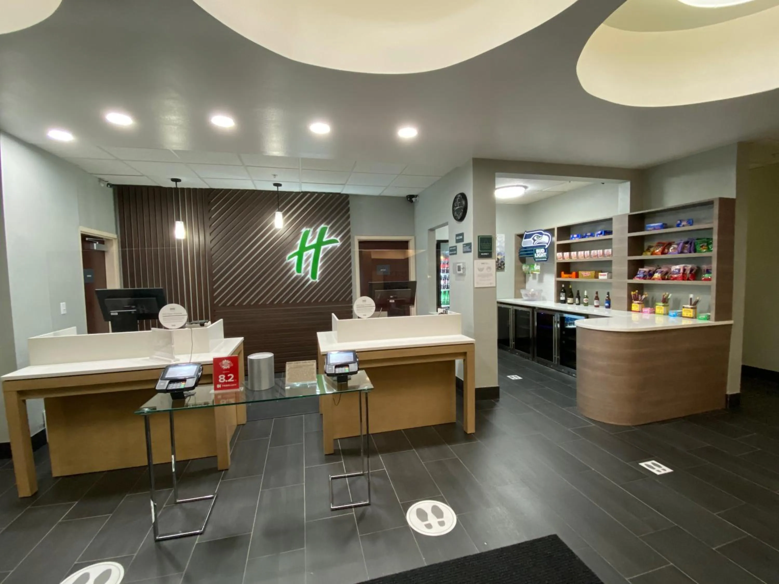 Lobby or reception in Holiday Inn & Suites Bothell an IHG Hotel