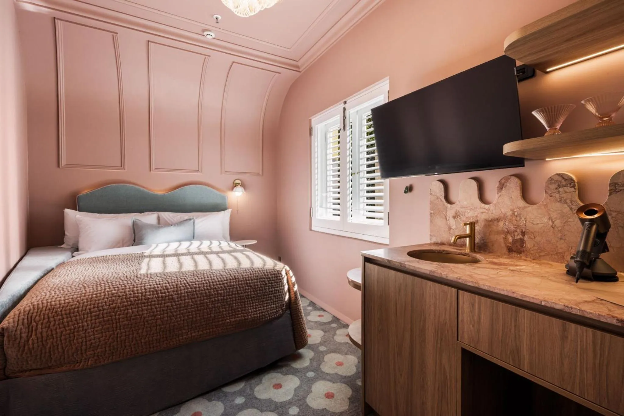 Bed in Medusa Hotel Sydney