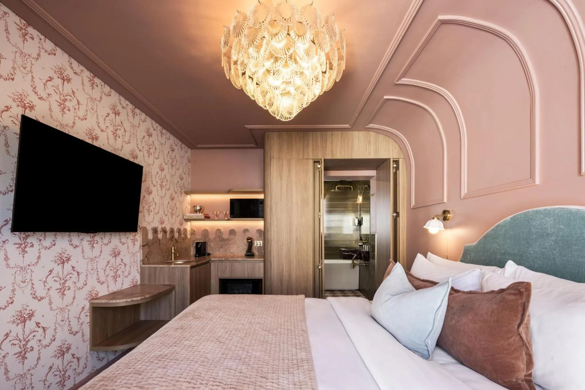 Bed in Medusa Hotel Sydney