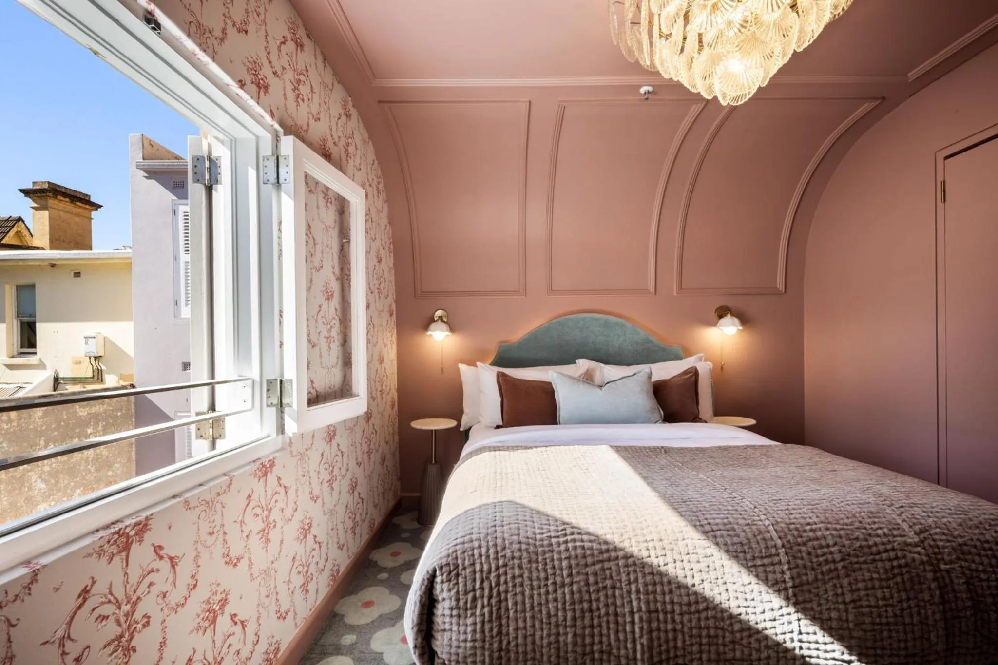 Bed in Medusa Hotel Sydney