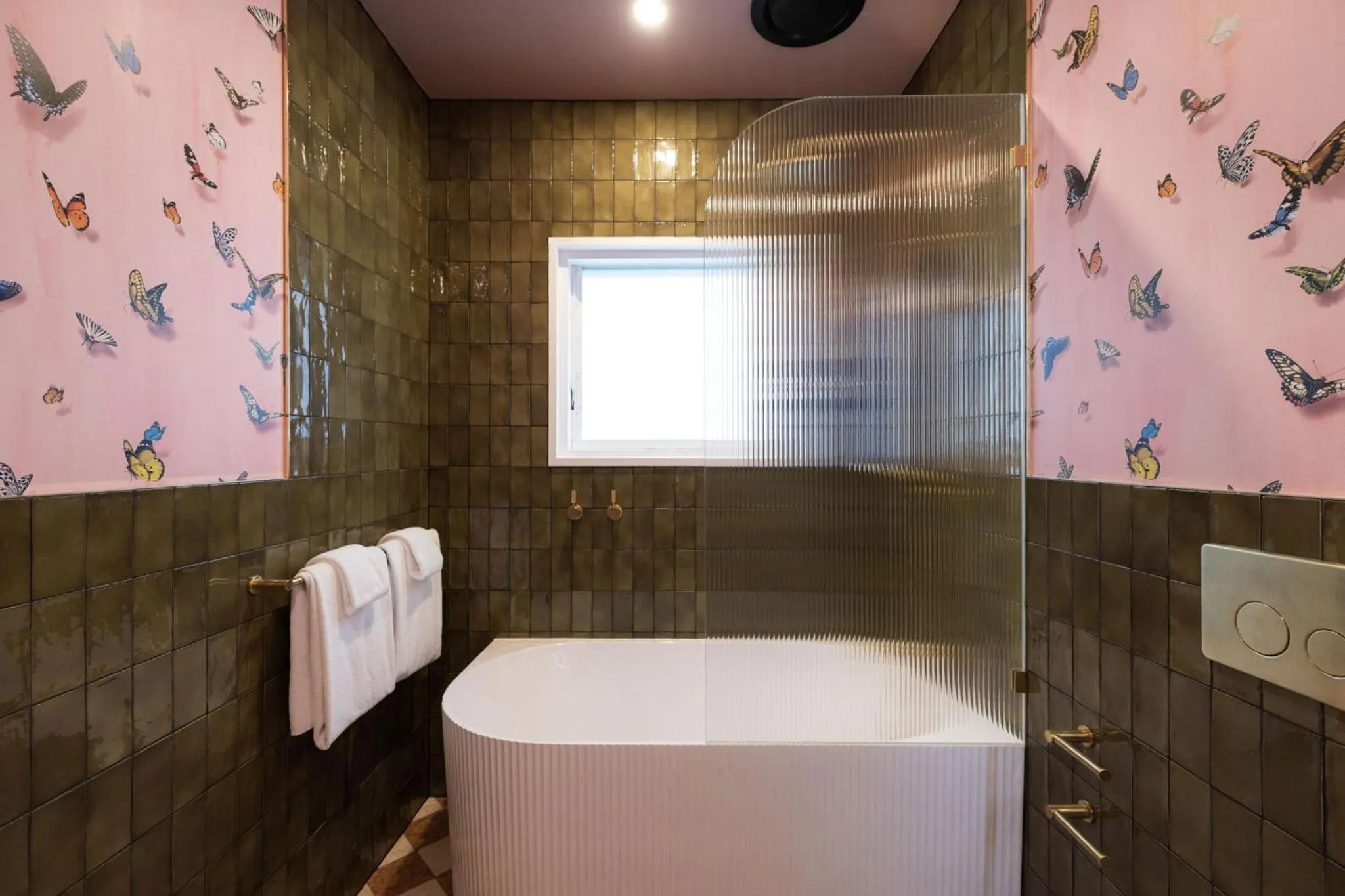 Shower in Medusa Hotel Sydney