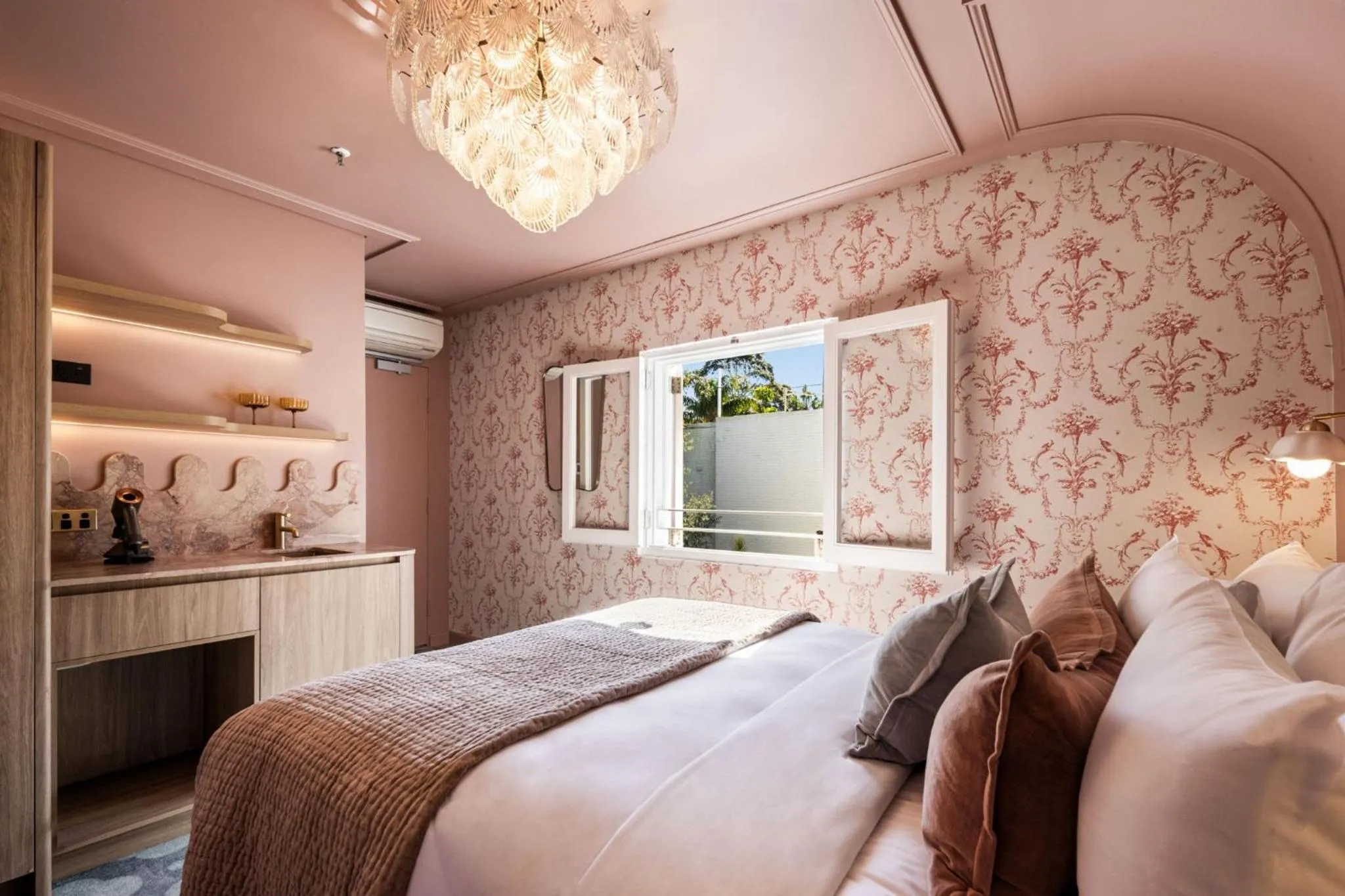 Bed in Medusa Hotel Sydney