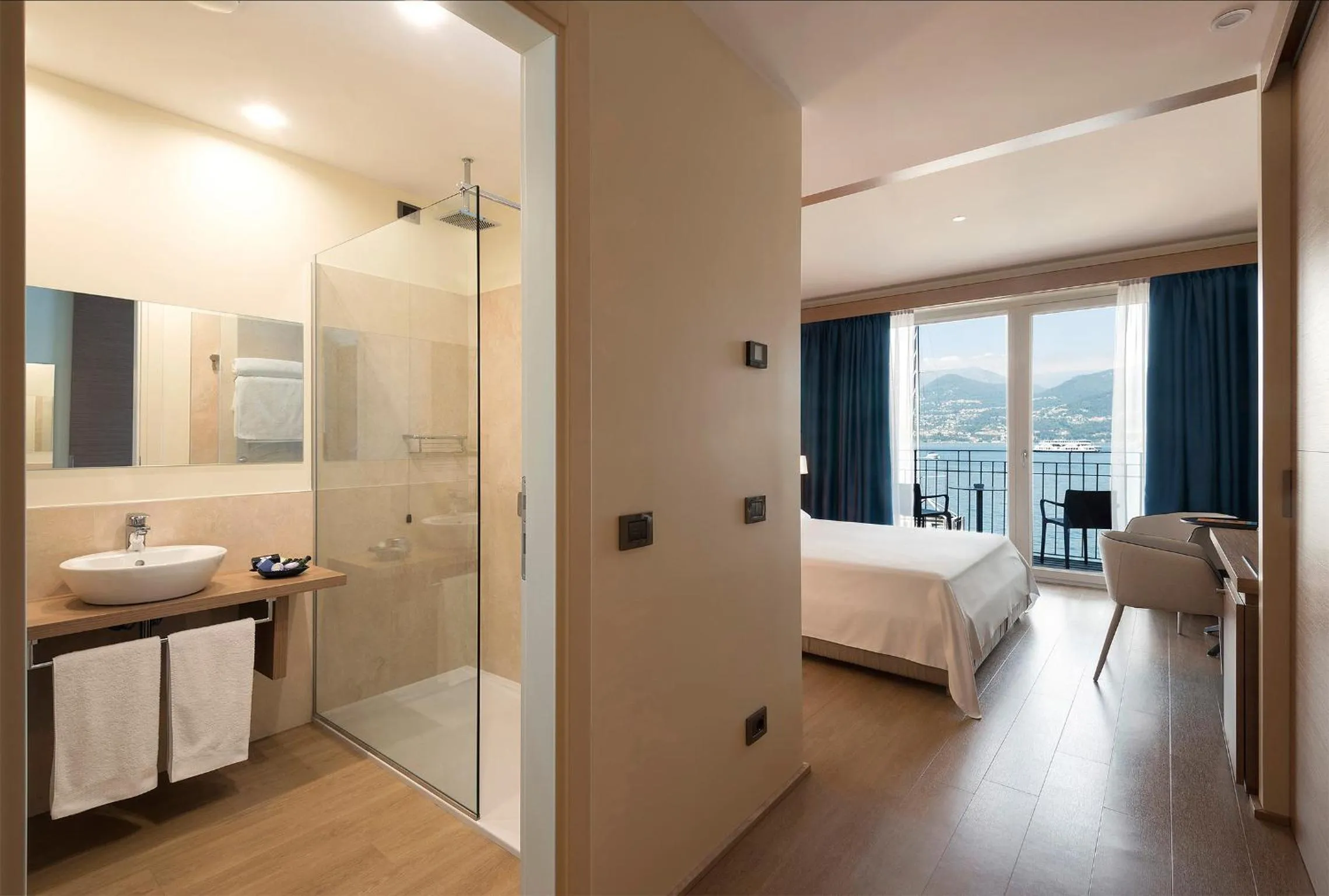 Shower, Bed in Il Porticciolo