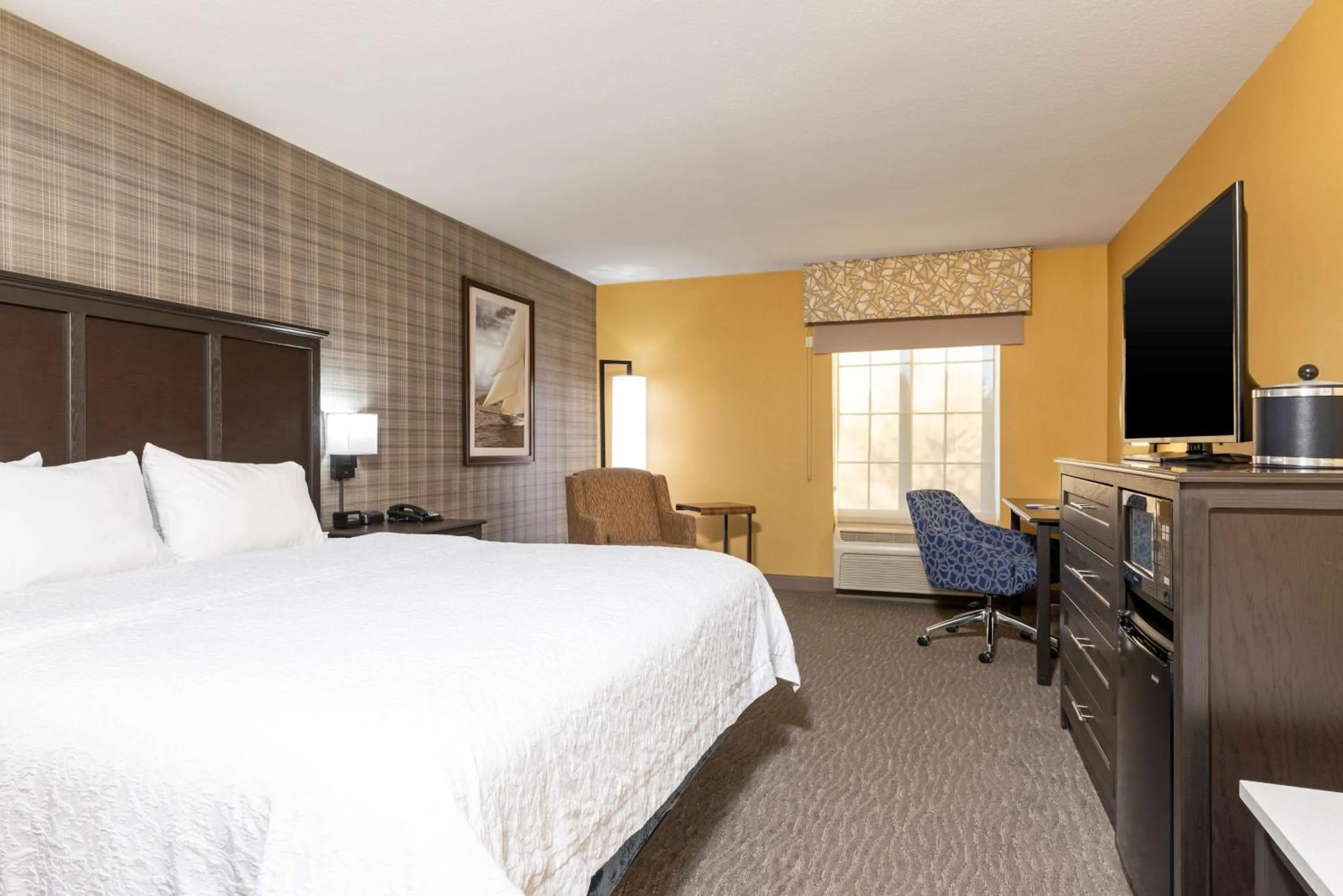 Bedroom, Bed in Hampton Inn Holland