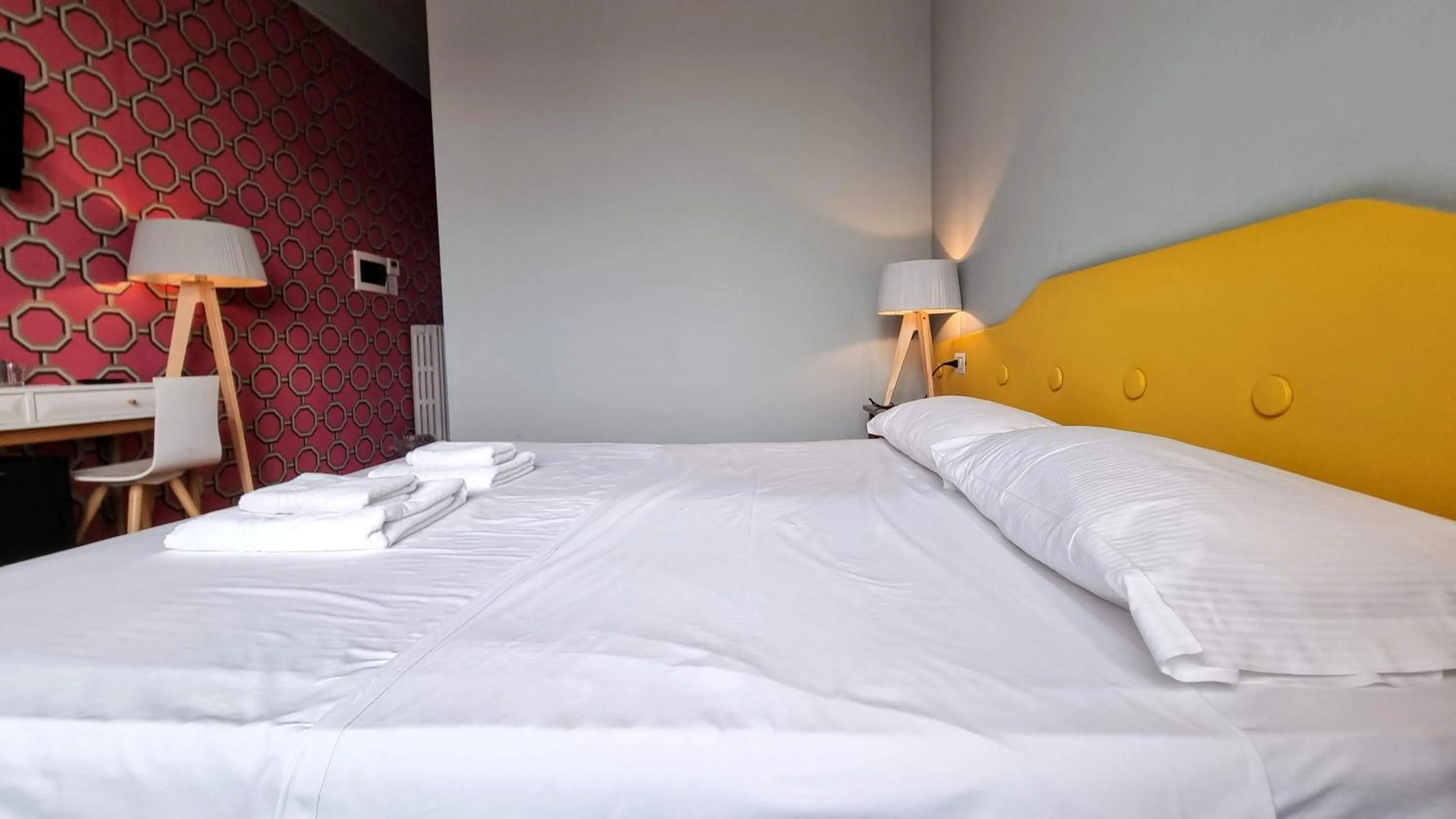 Photo of the whole room, Bed in Locanda Al Volo Tor Bandena