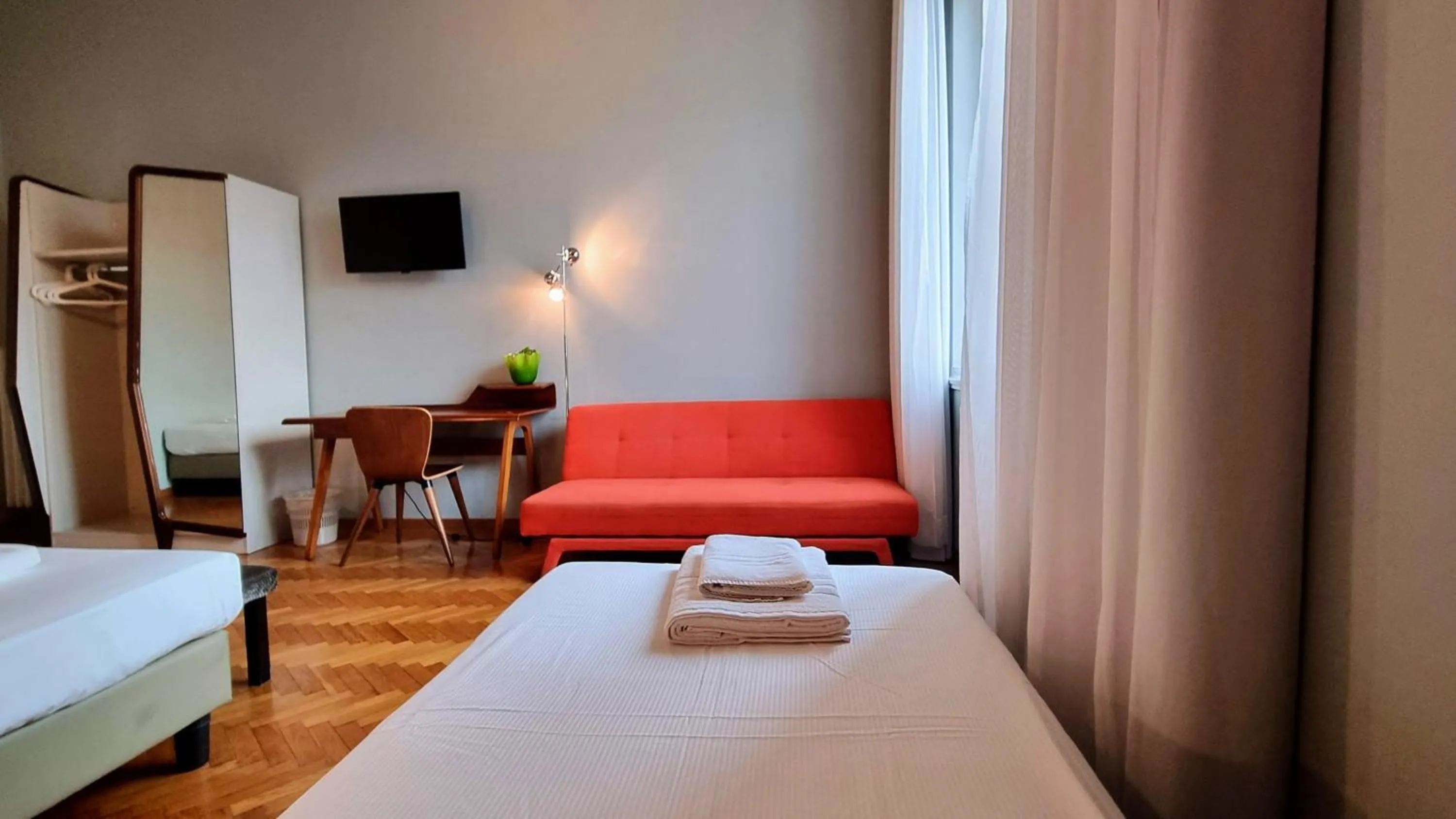 Photo of the whole room, Bed in Locanda Al Volo Tor Bandena