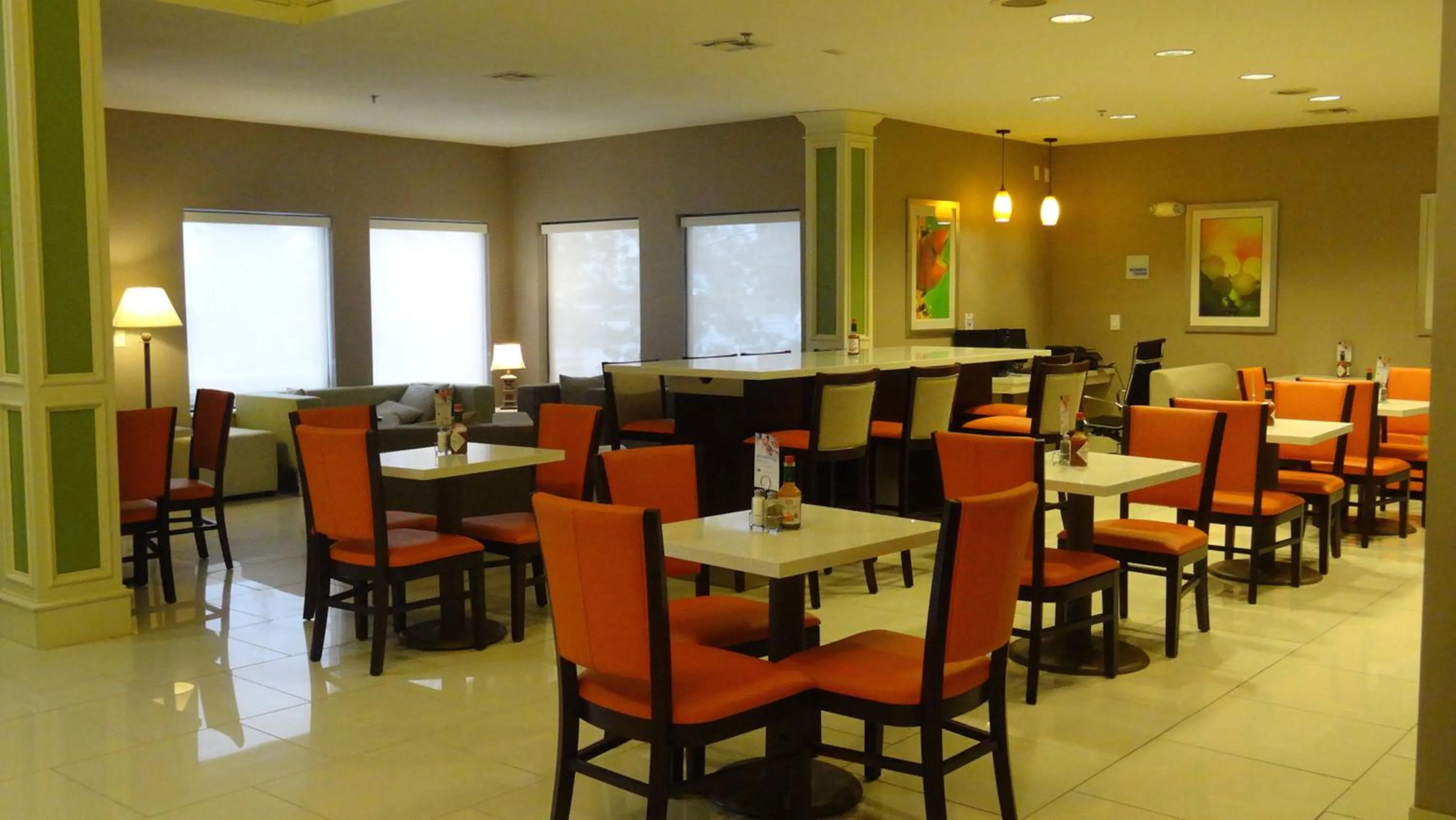 Breakfast in Holiday Inn Express Hotel Kansas City - Bonner Springs by IHG