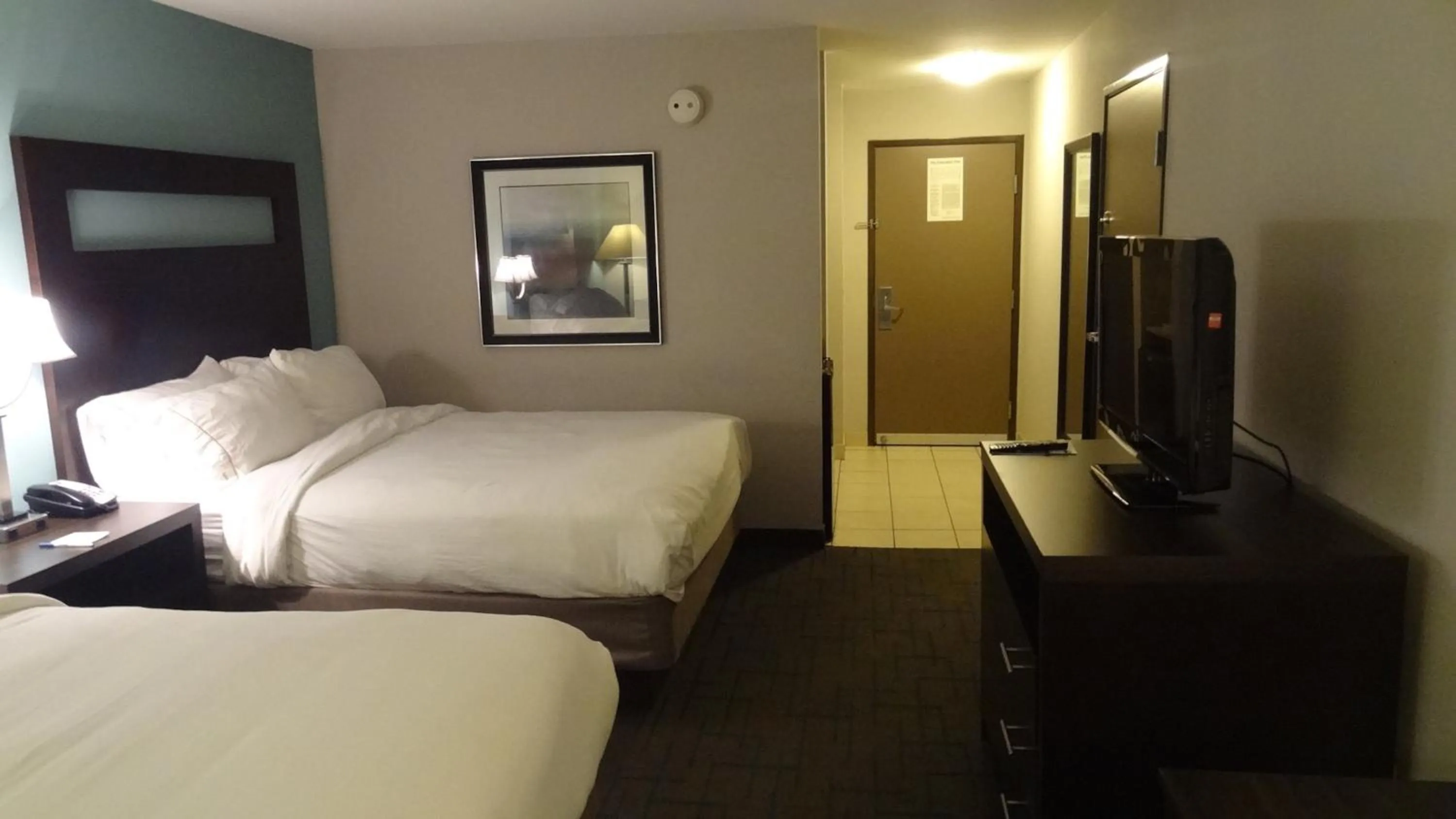 Photo of the whole room, Bed in Holiday Inn Express Hotel Kansas City - Bonner Springs by IHG