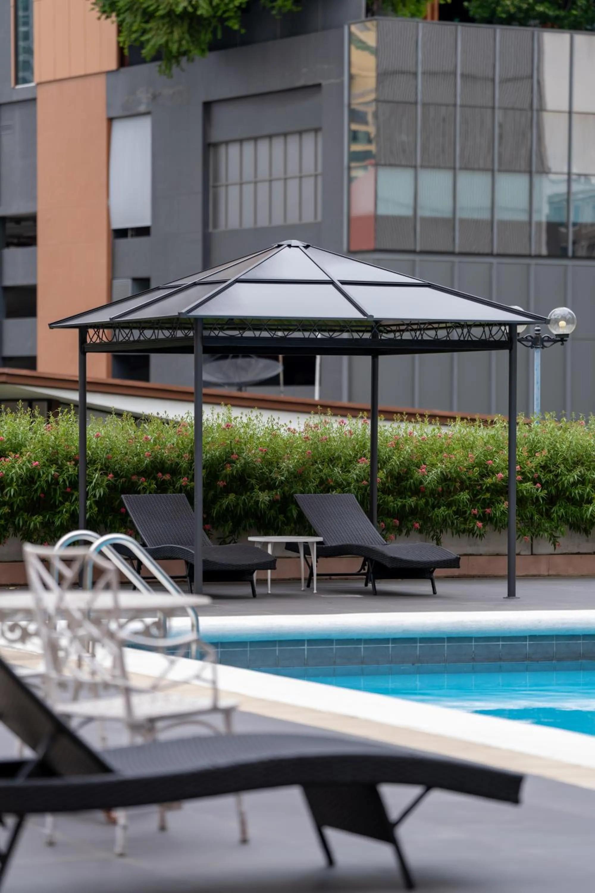 Pool view in Ariston Hotel Bangkok