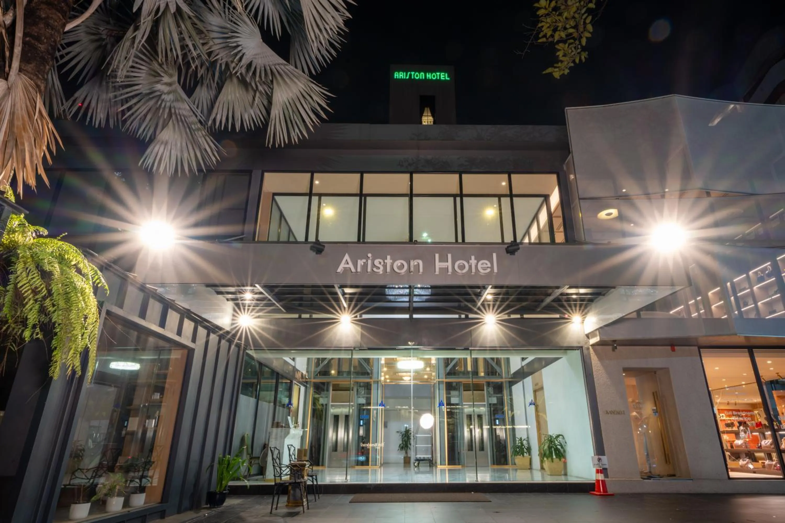 Property building in Ariston Hotel Bangkok