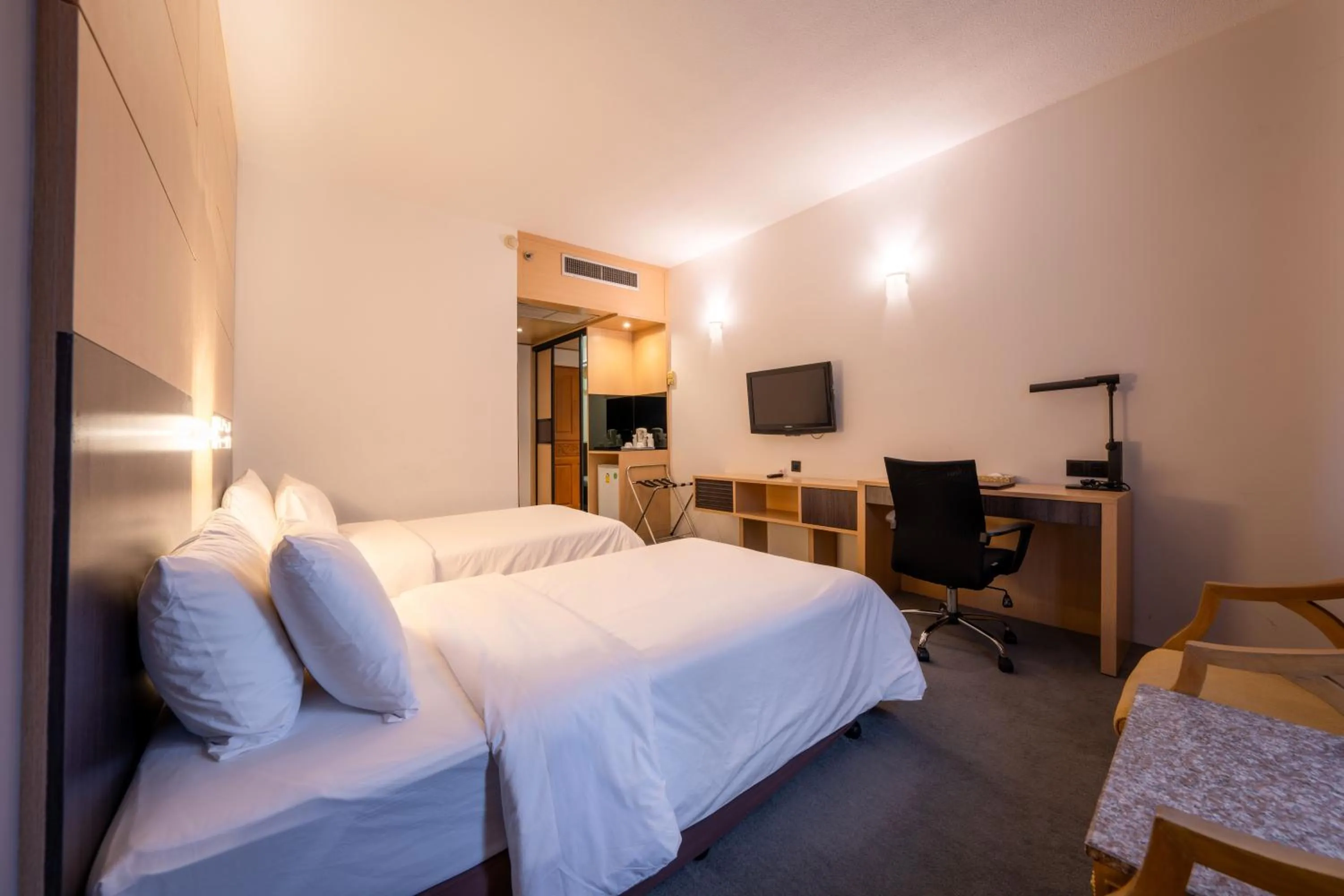 Bed in Ariston Hotel Bangkok