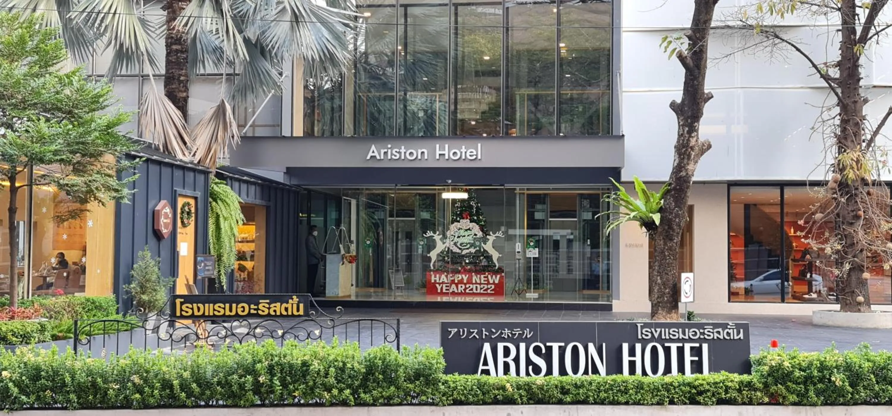 Property building in Ariston Hotel Bangkok