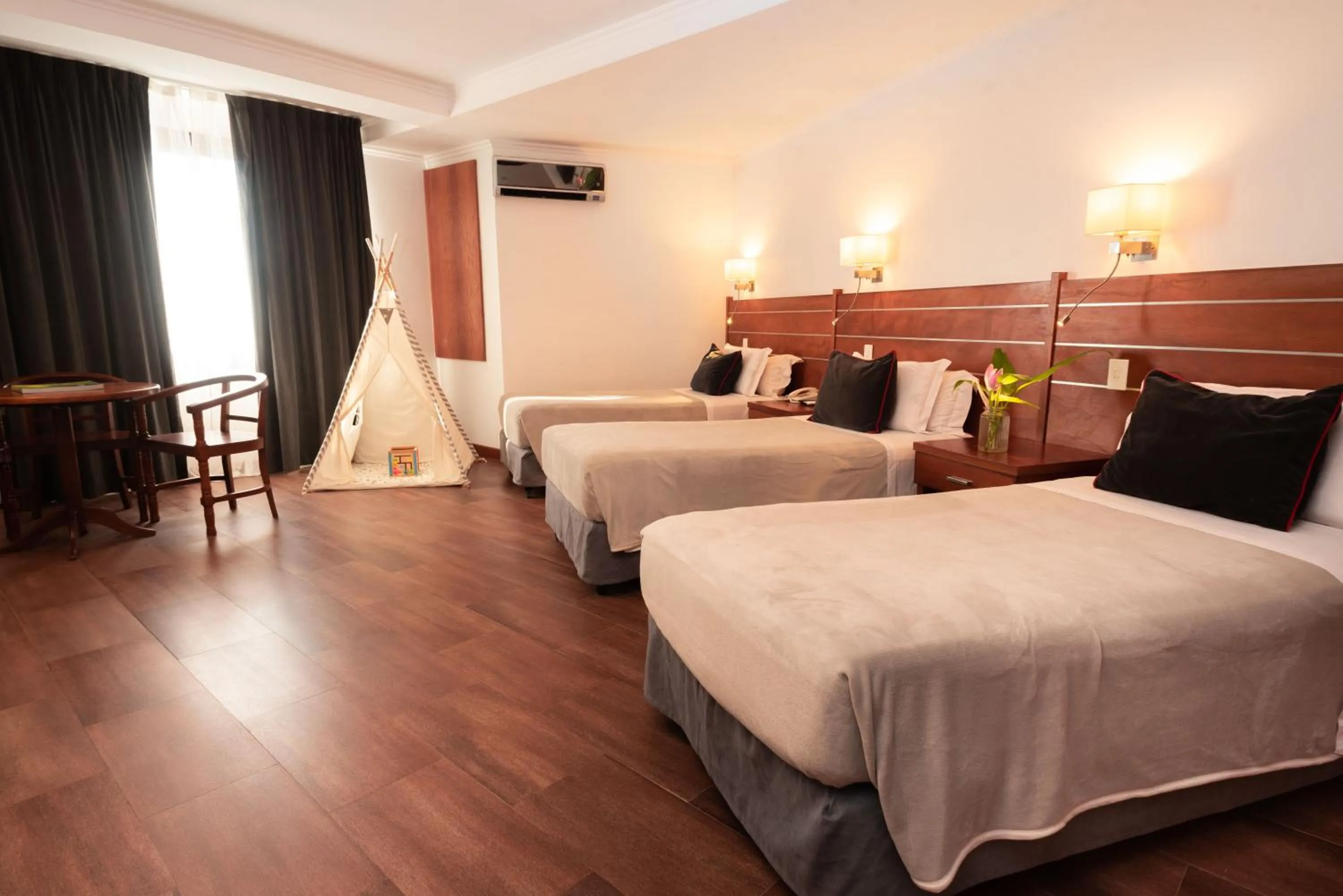 Bedroom, Bed in Hotel Saint George