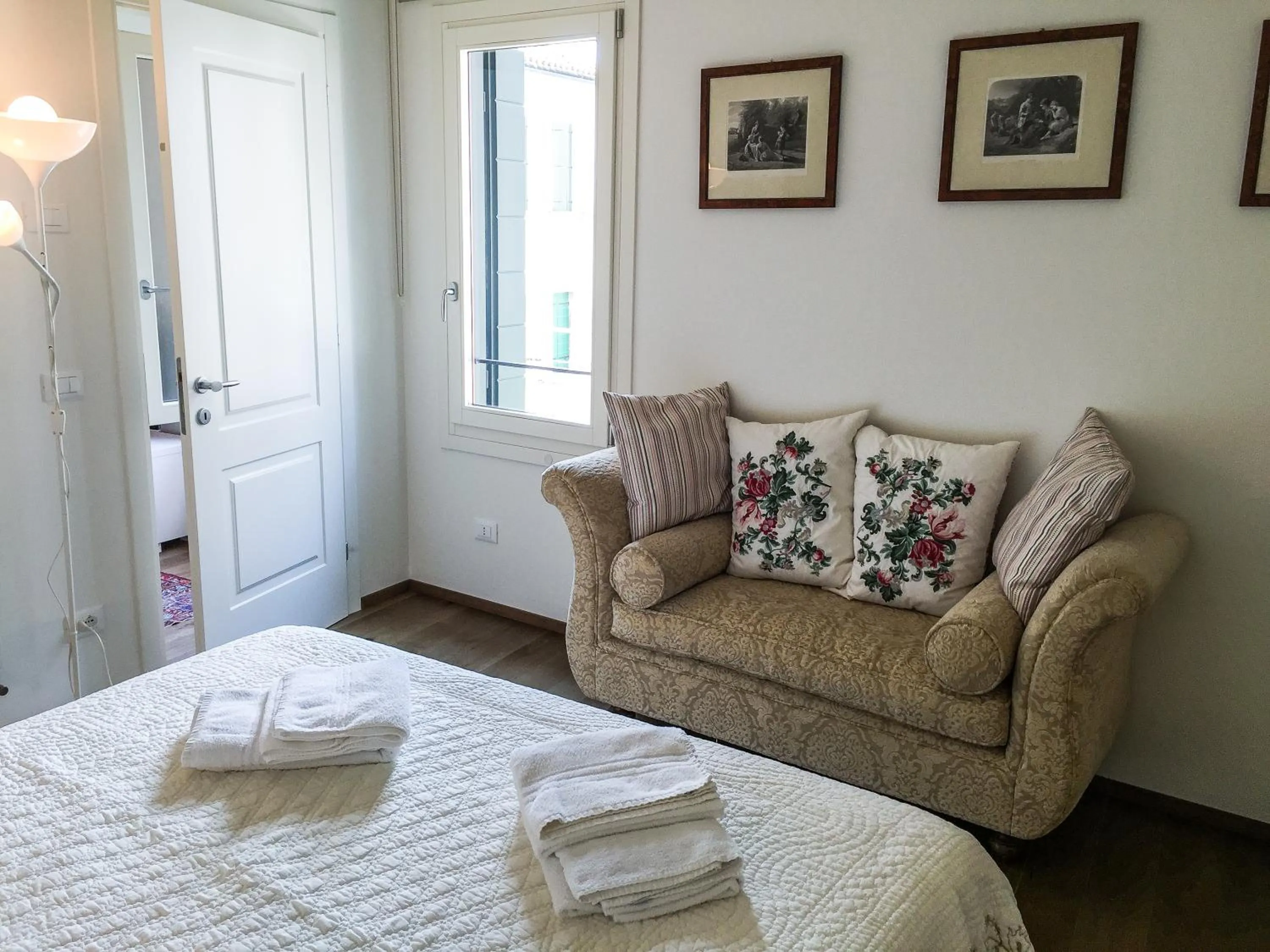 Photo of the whole room in Cà Farnese