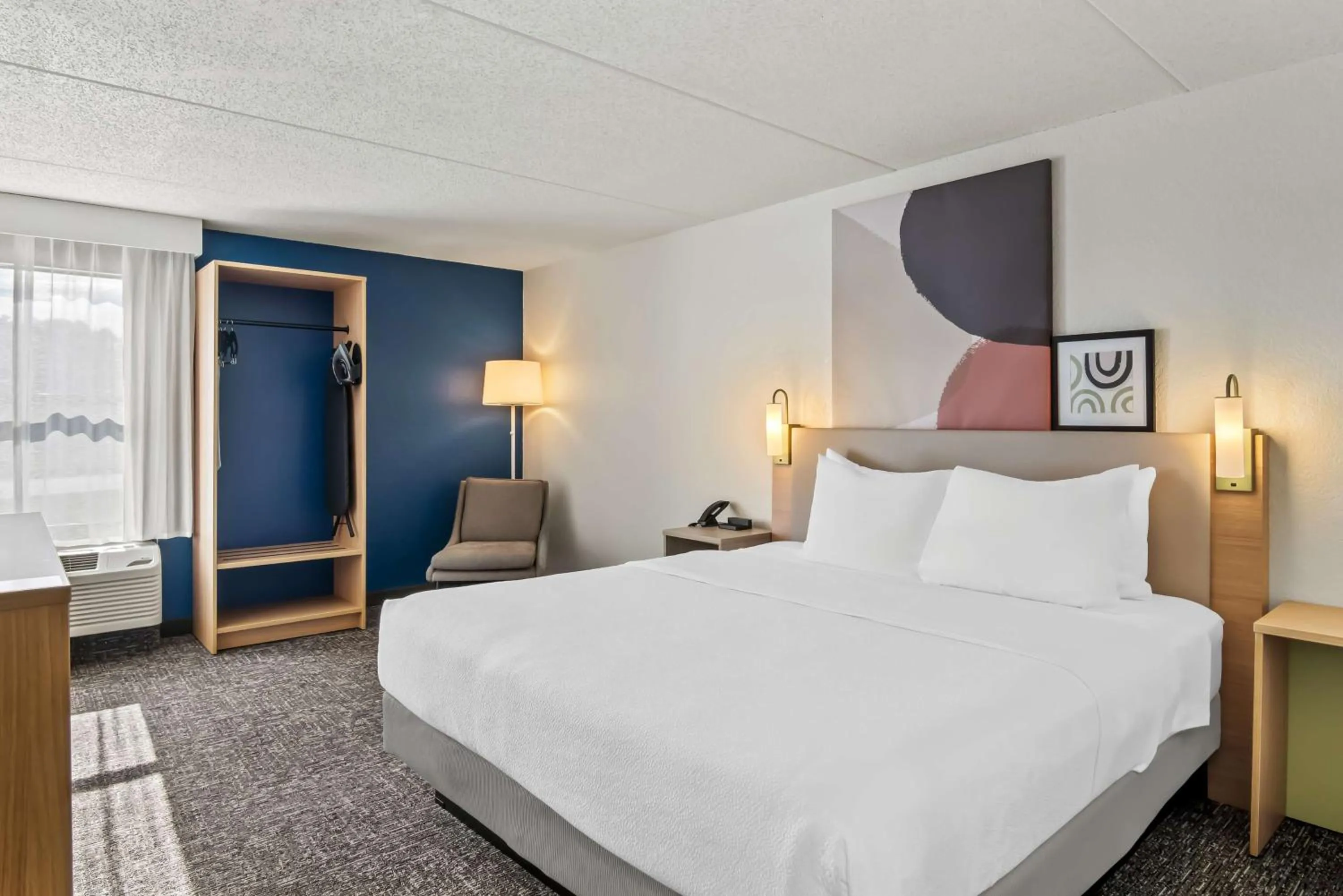 Bed in Spark By Hilton Stevensville