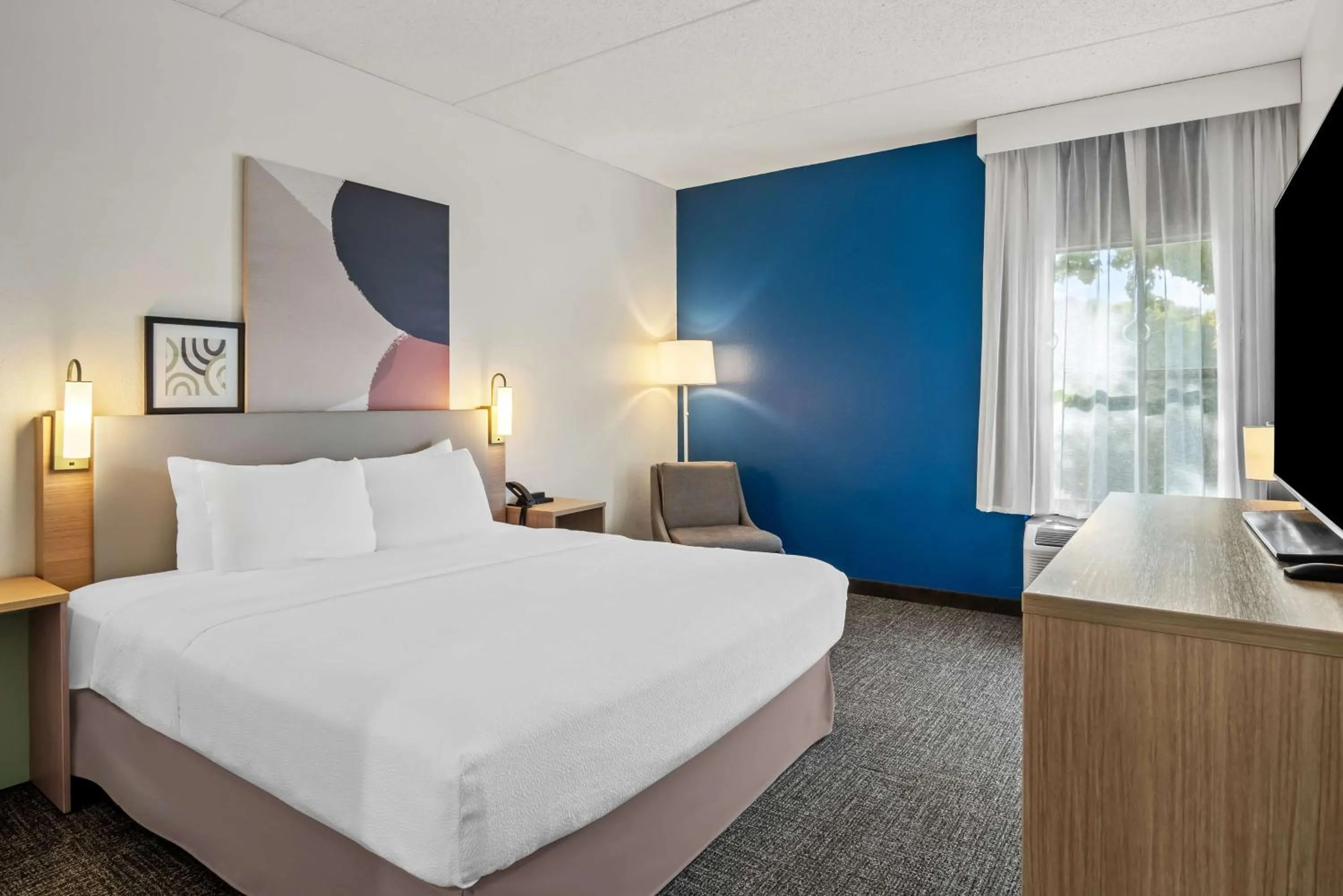 Bed in Spark By Hilton Stevensville