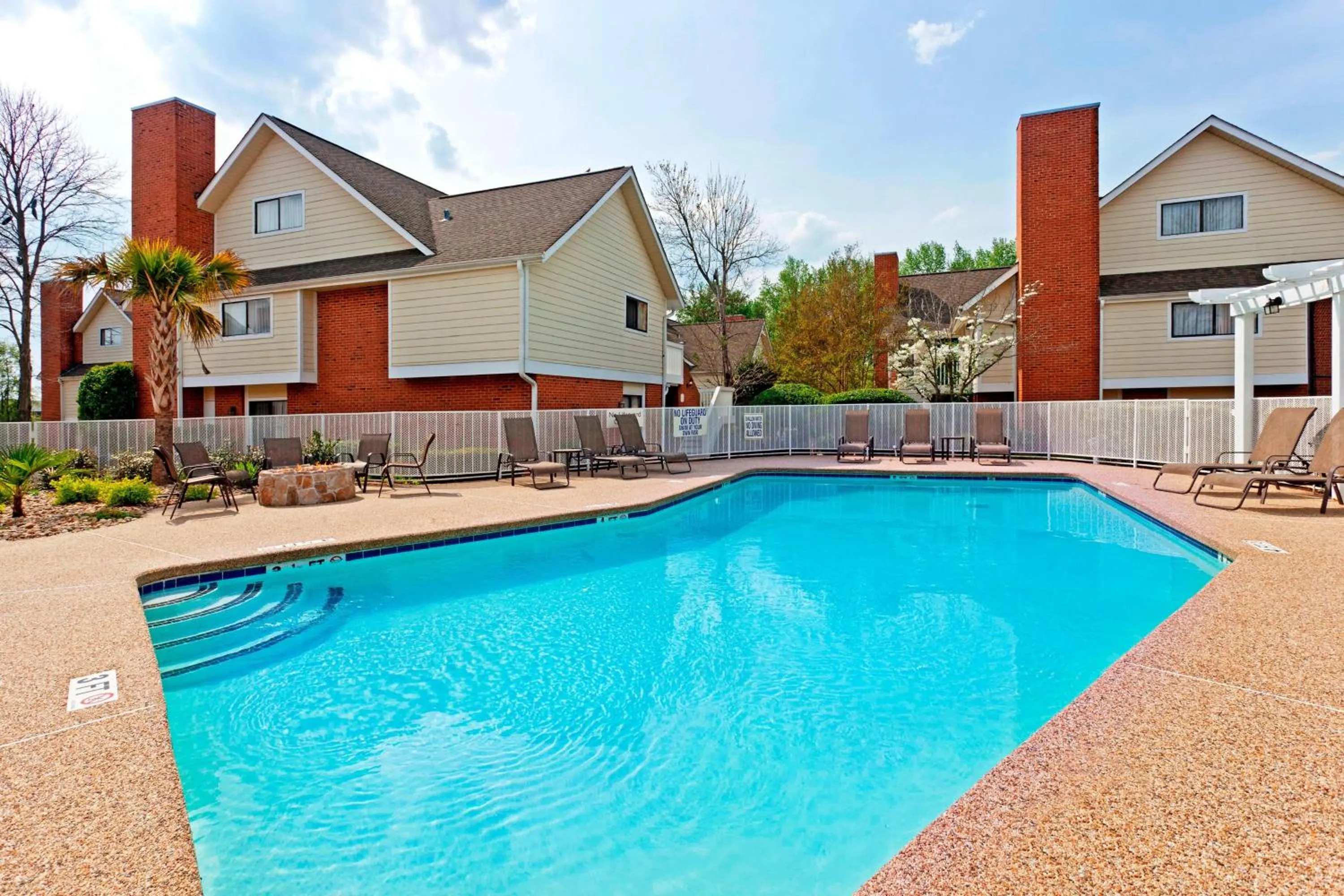 Swimming pool in Residence Inn by Marriott Spartanburg