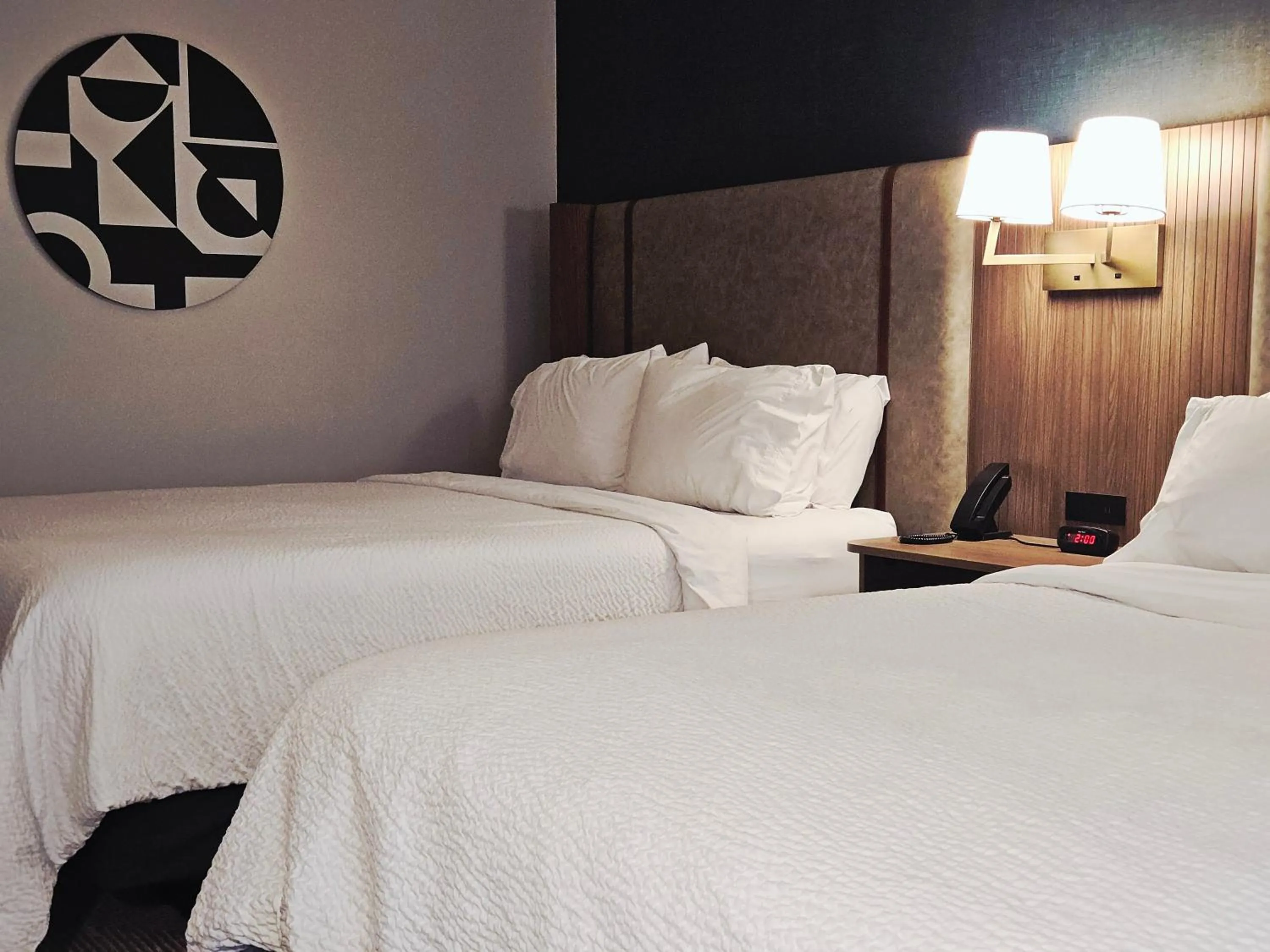 Photo of the whole room, Bed in Holiday Inn Harrisburg I-81 Hershey Area by IHG