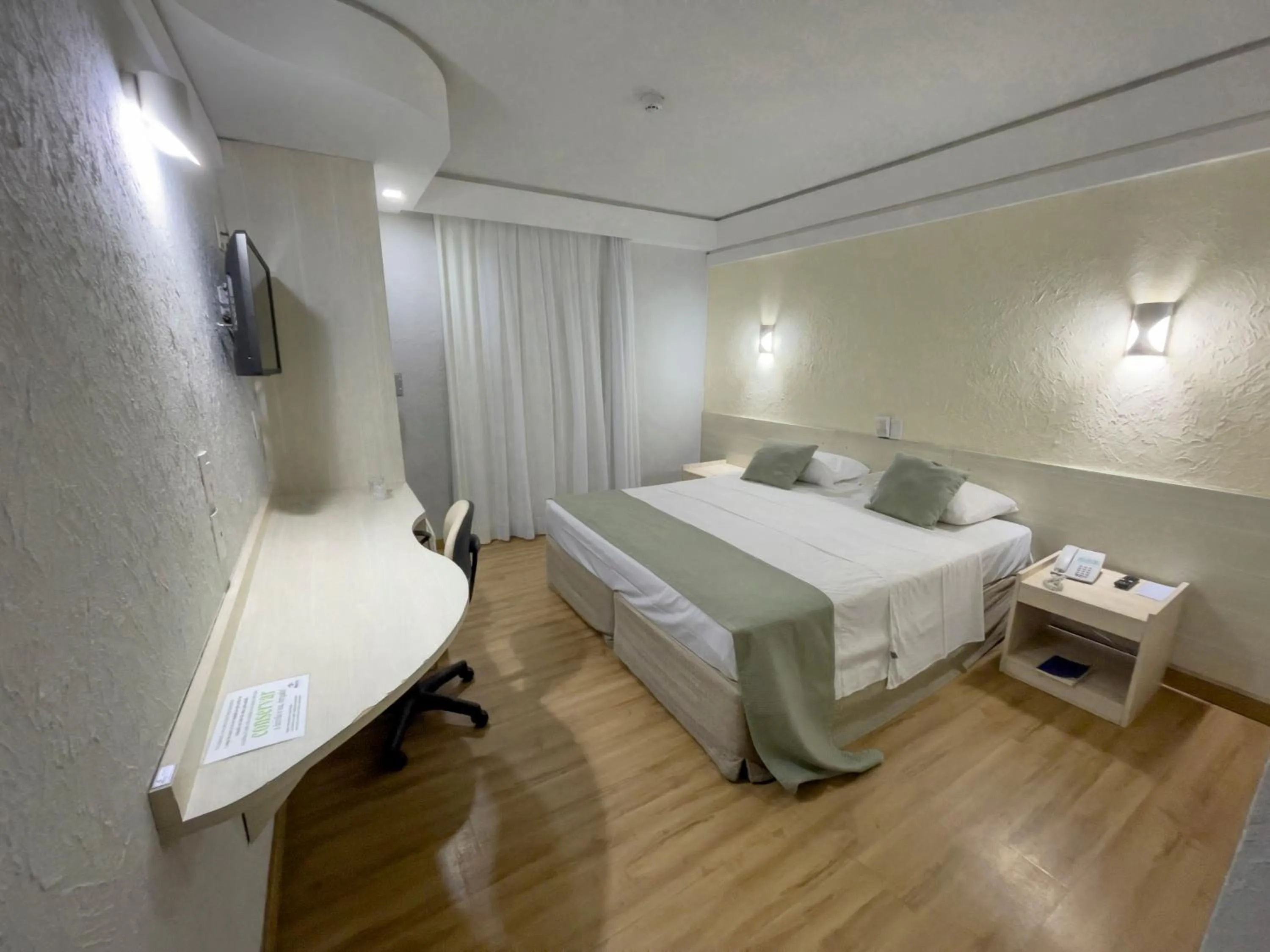 Photo of the whole room, Bed in Marante Plaza Hotel
