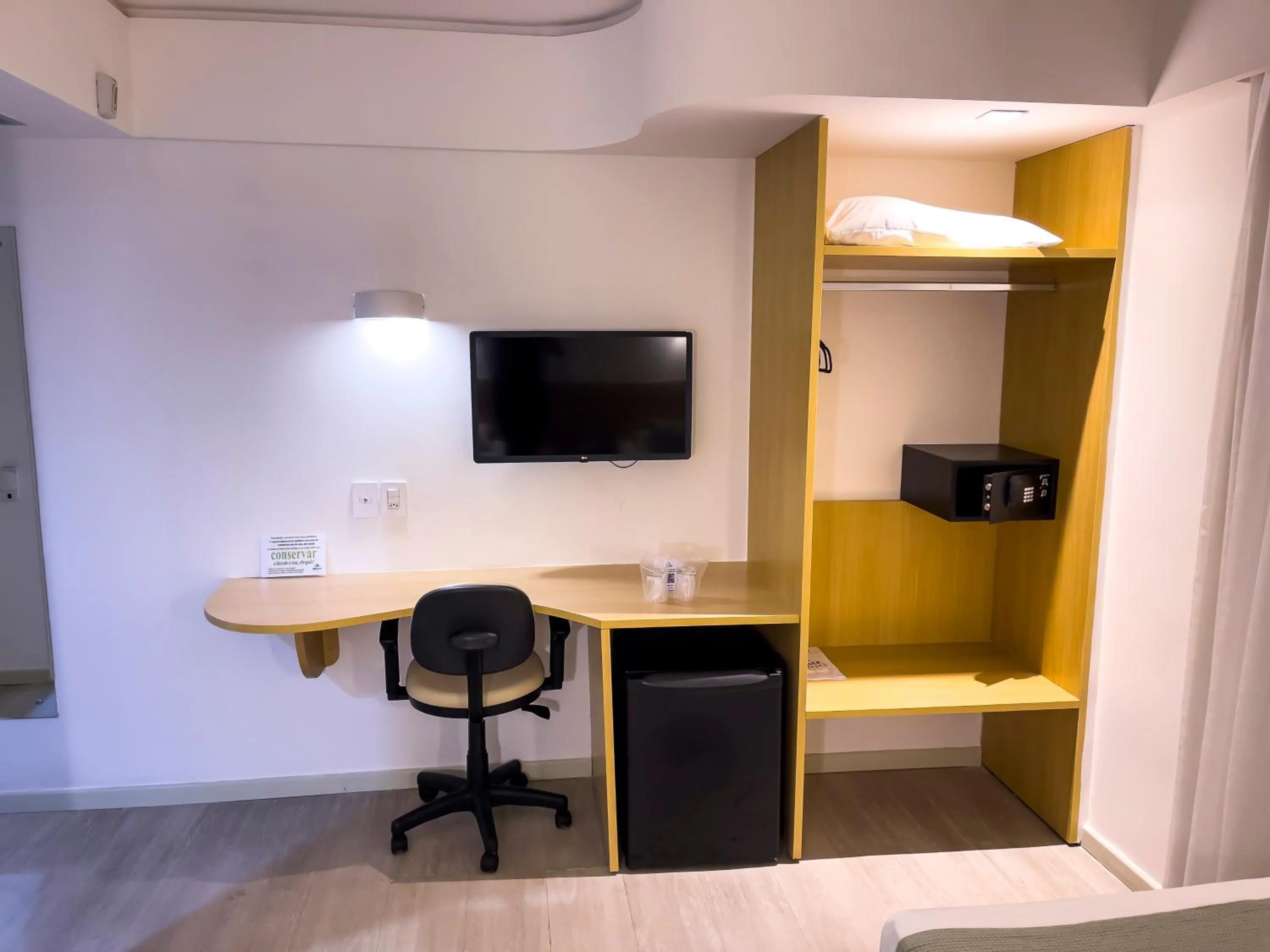 TV and multimedia in Marante Plaza Hotel