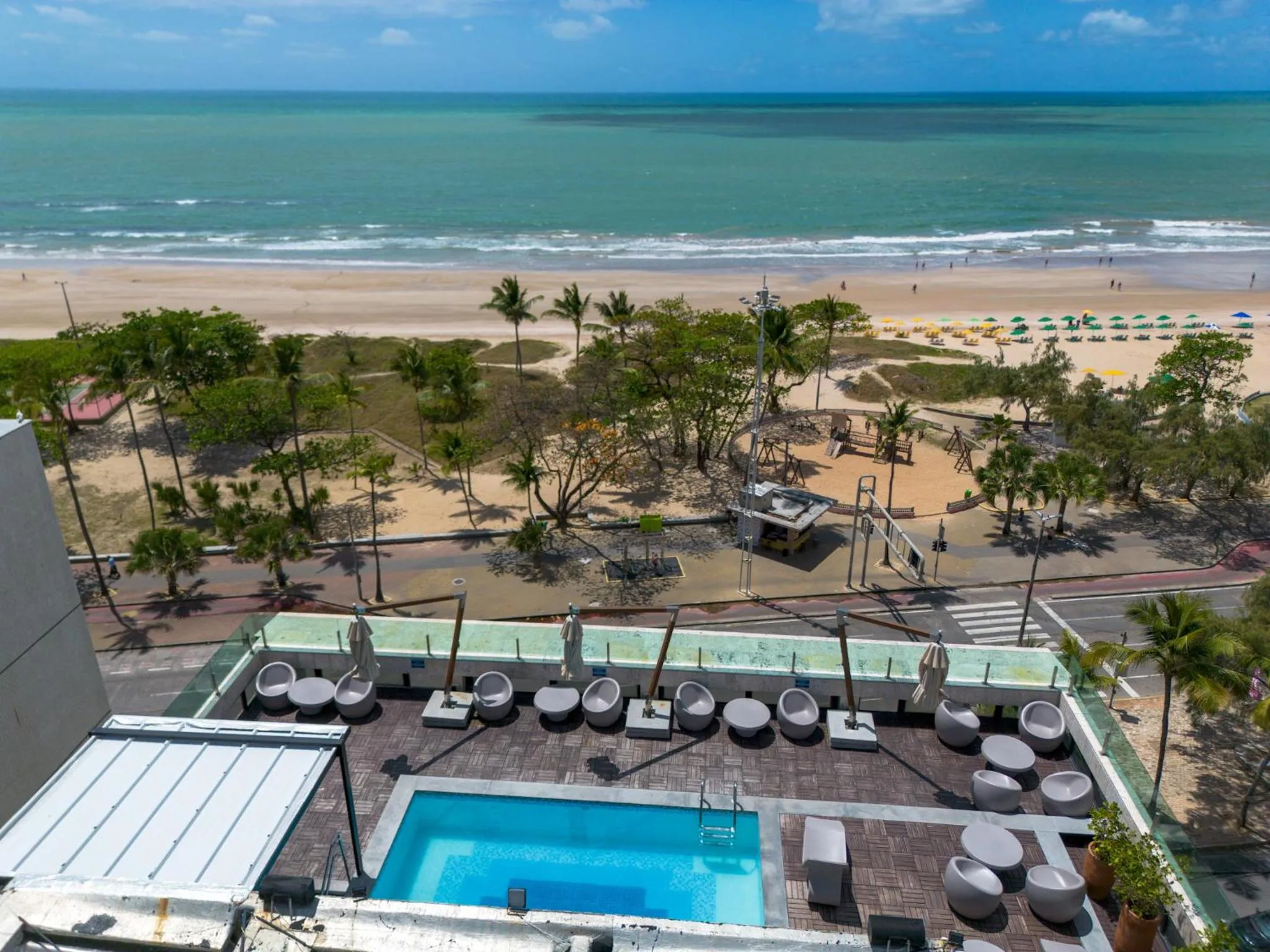 Swimming pool in Marante Plaza Hotel
