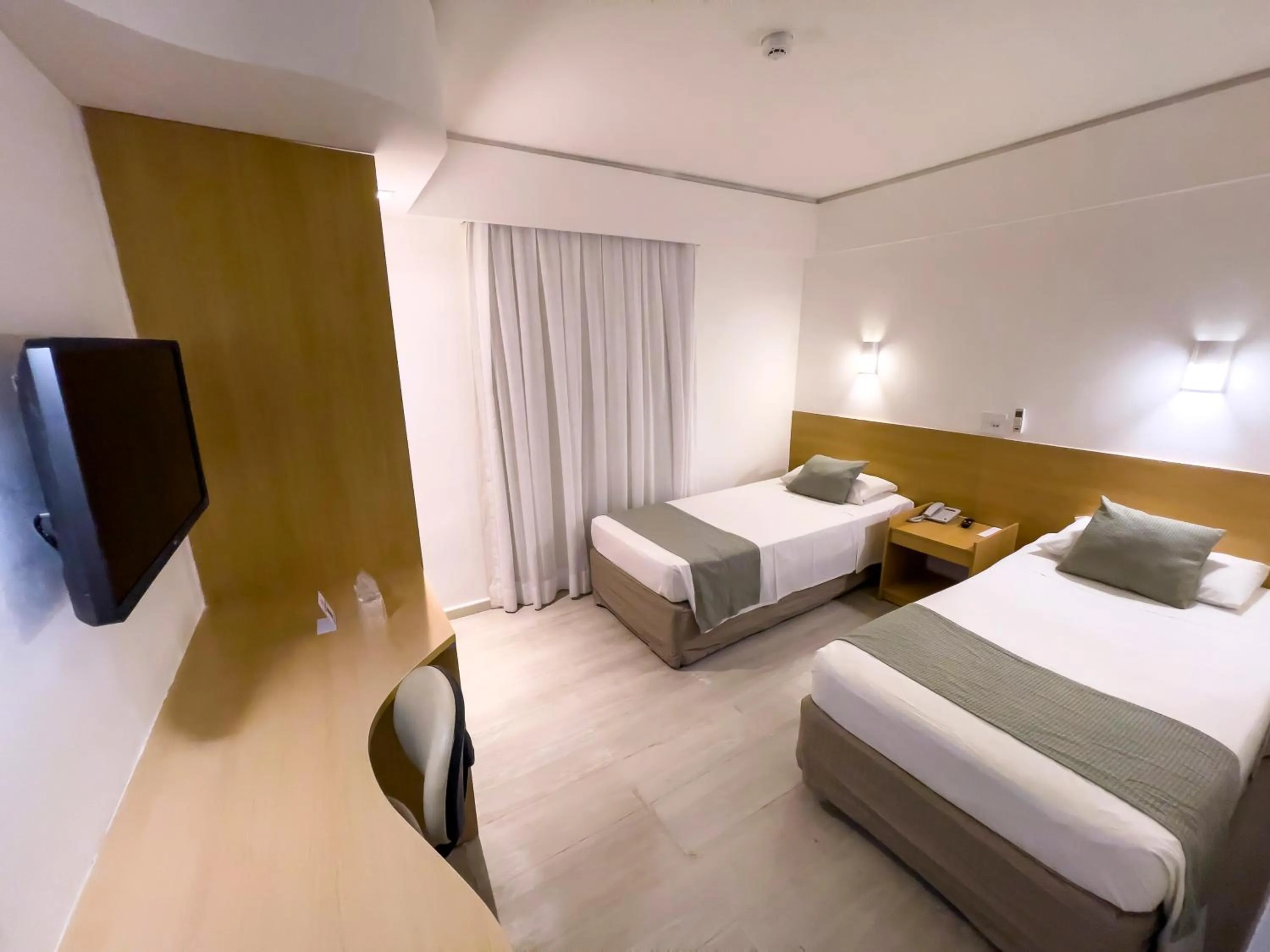 Photo of the whole room, Bed in Marante Plaza Hotel