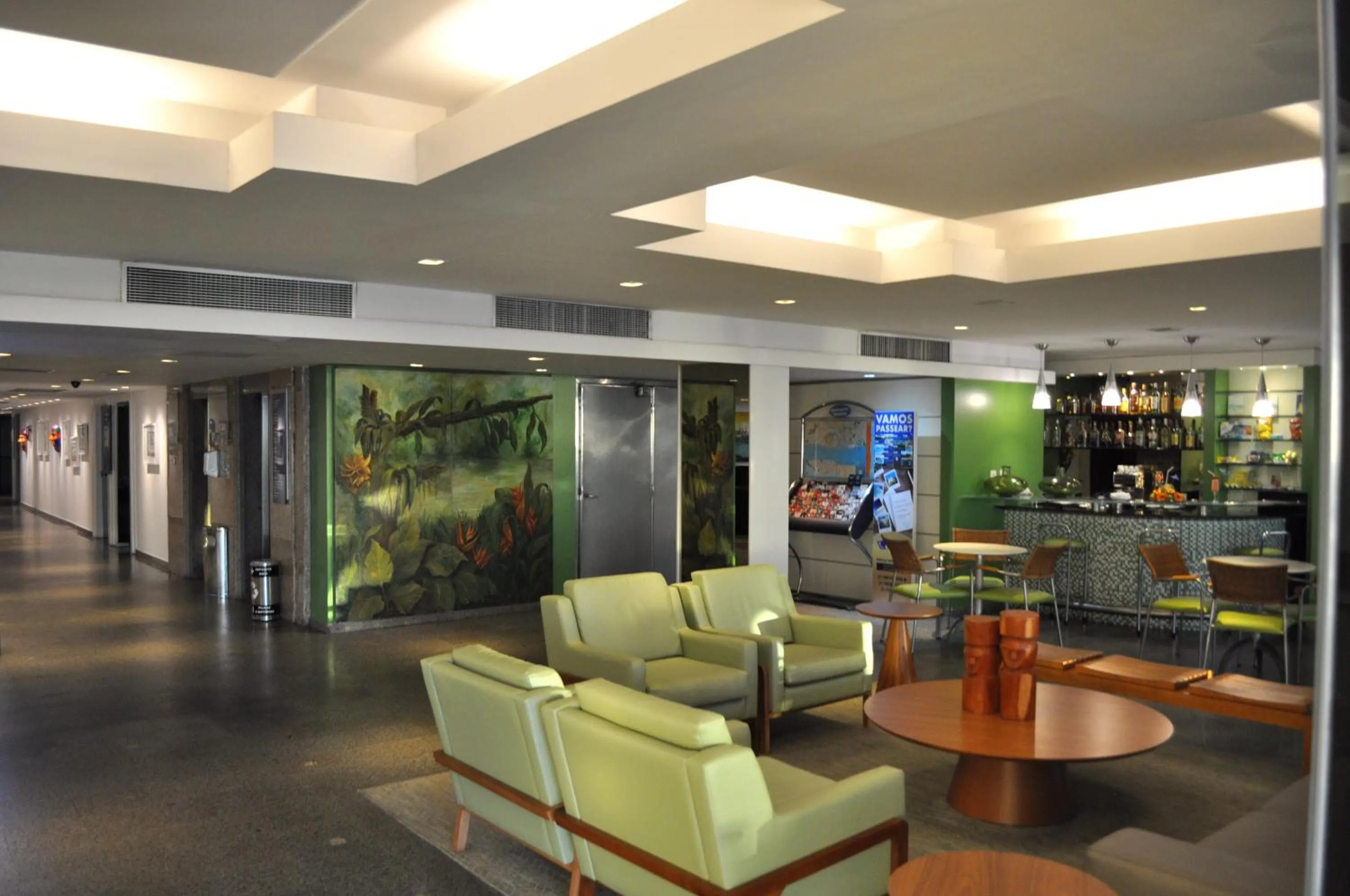 Communal lounge/ TV room in Marante Plaza Hotel