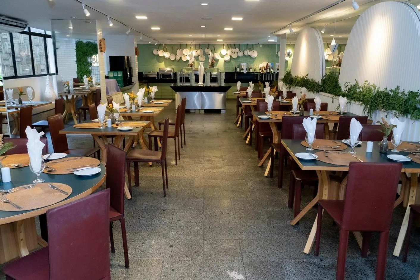 Restaurant/places to eat in Marante Plaza Hotel