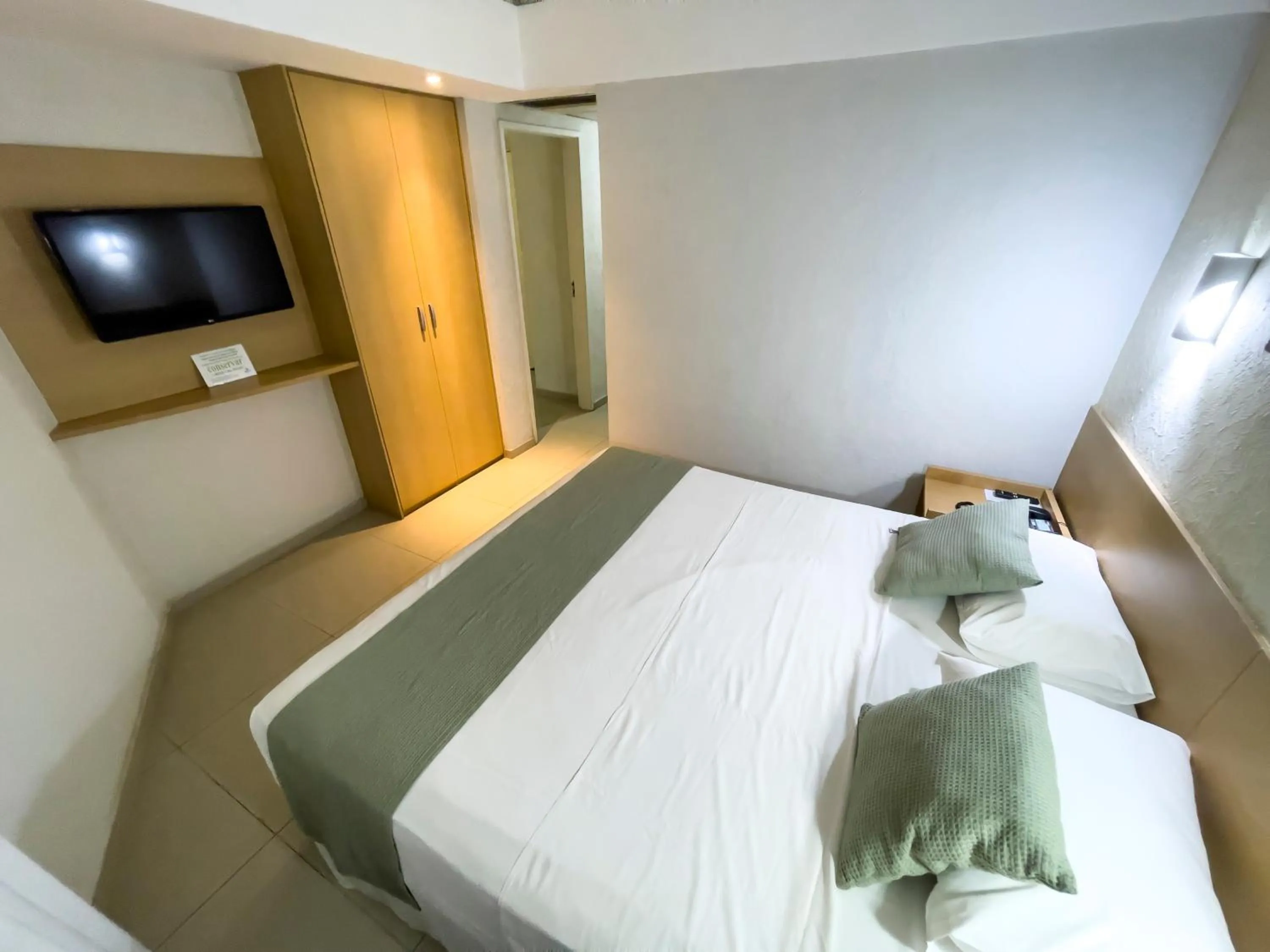 TV and multimedia, Bed in Marante Plaza Hotel