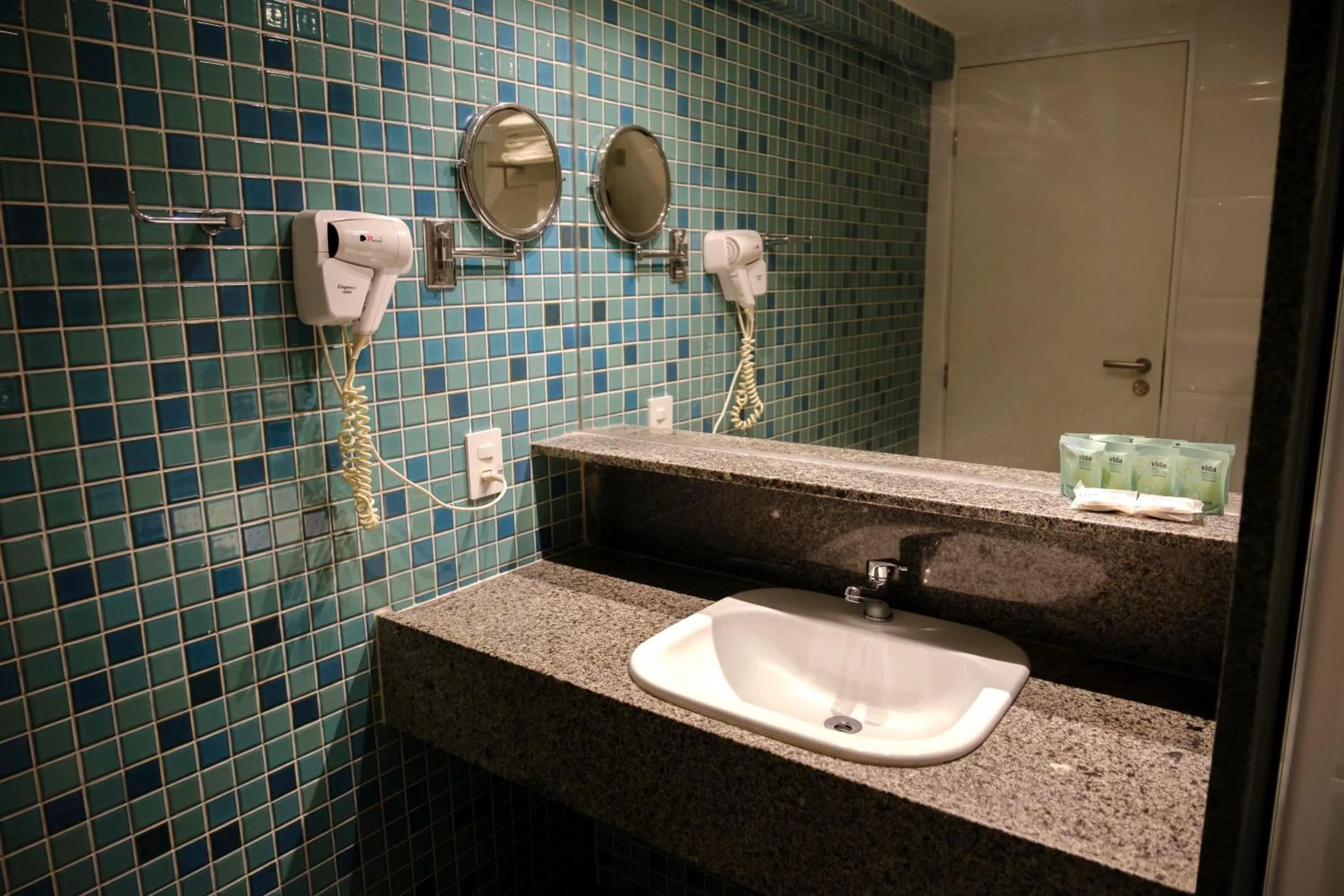 Bathroom in Marante Plaza Hotel