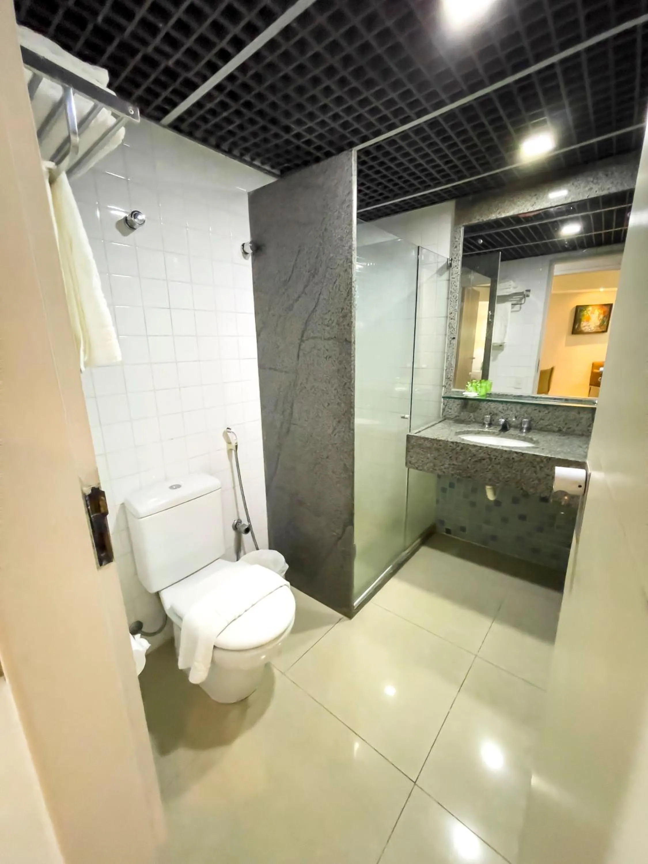 Bathroom in Marante Plaza Hotel