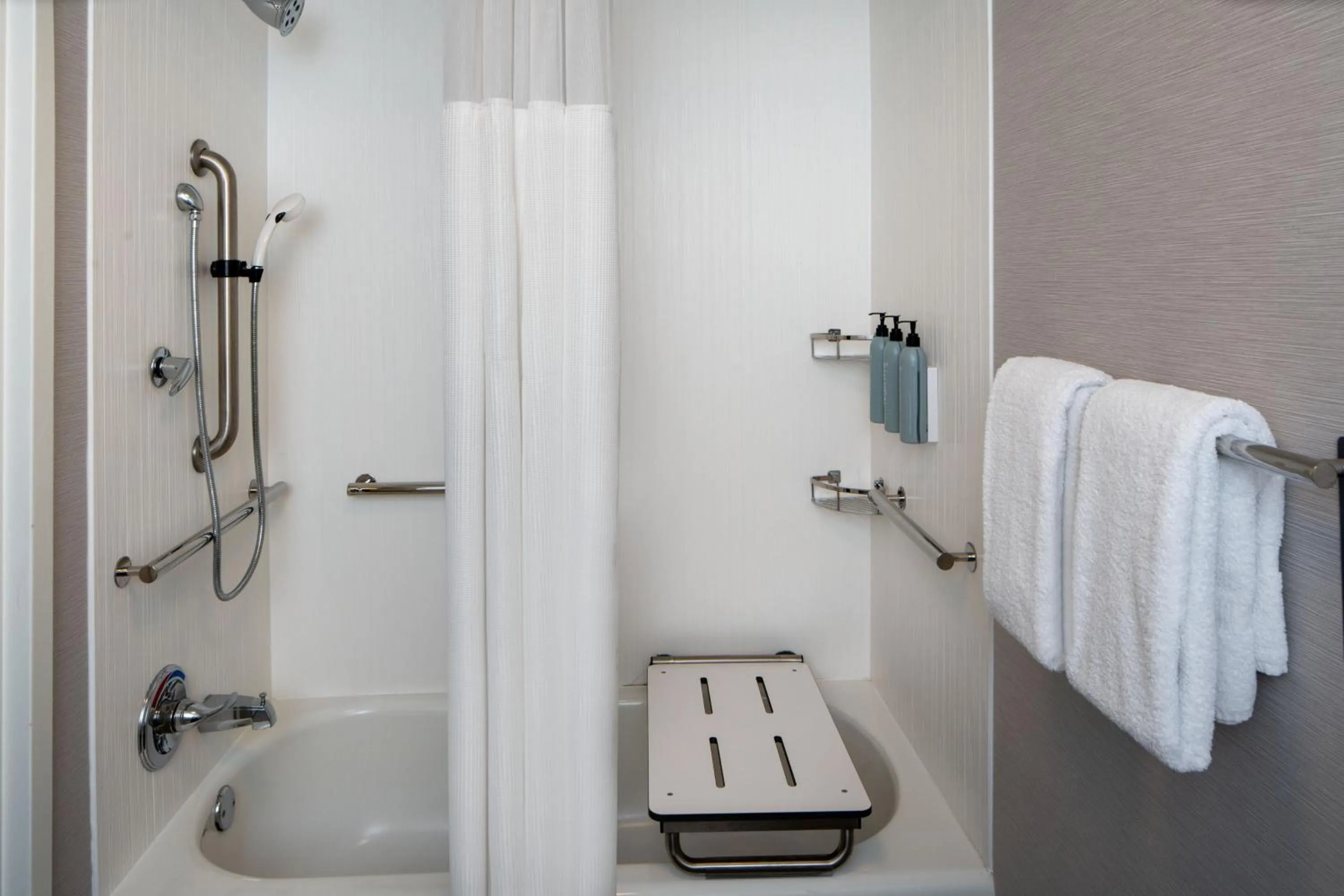 Bathroom in Courtyard by Marriott Decatur