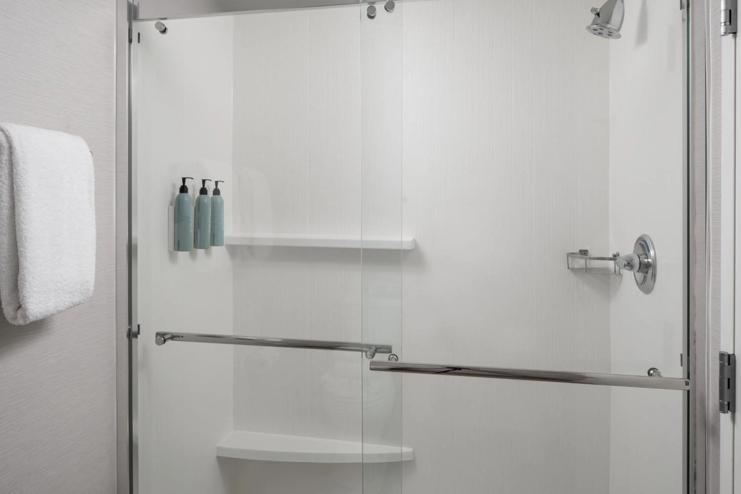 Bathroom in Courtyard by Marriott Decatur