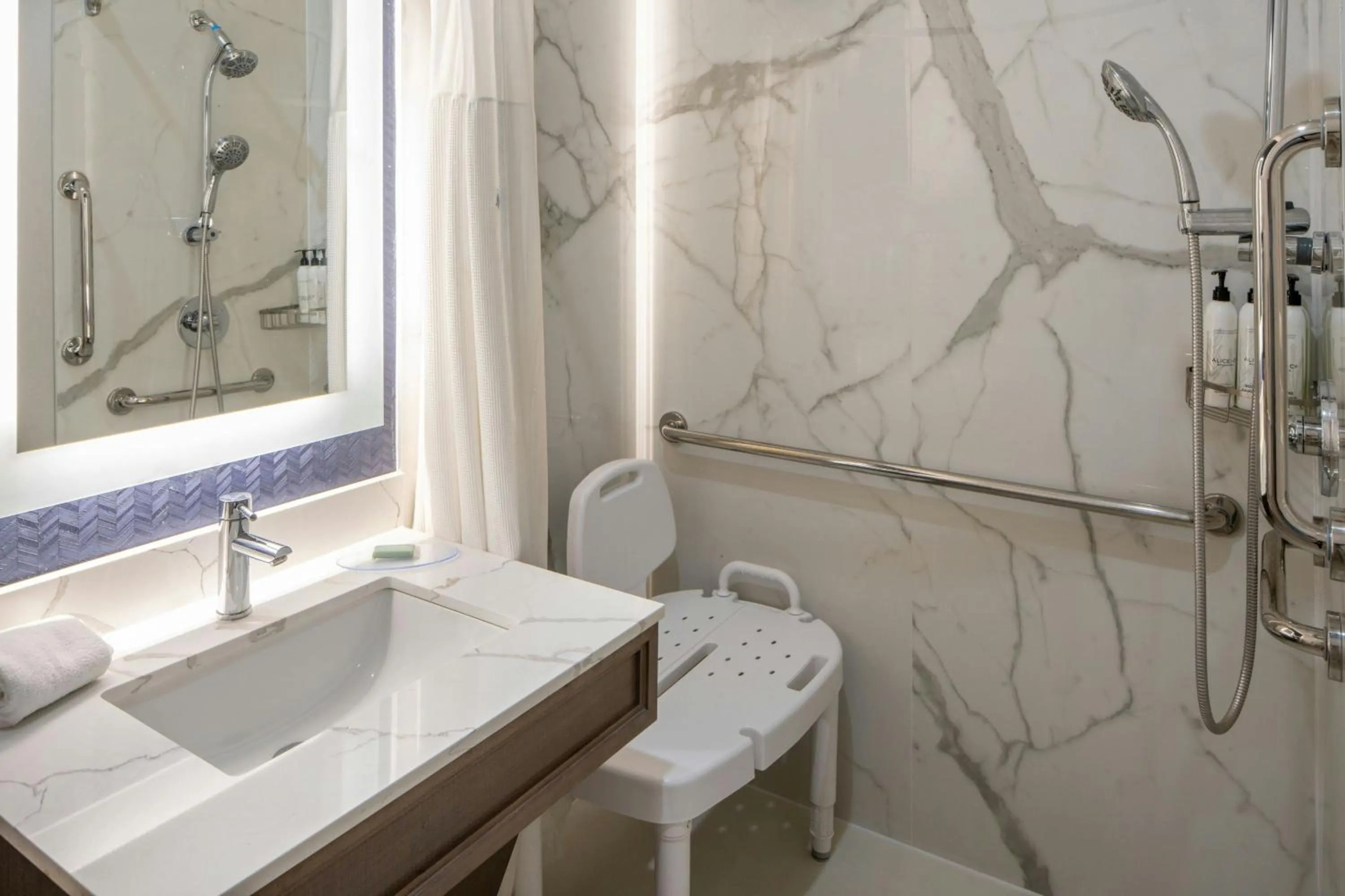 Bathroom in Fairfield Inn & Suites by Marriott Lafayette South