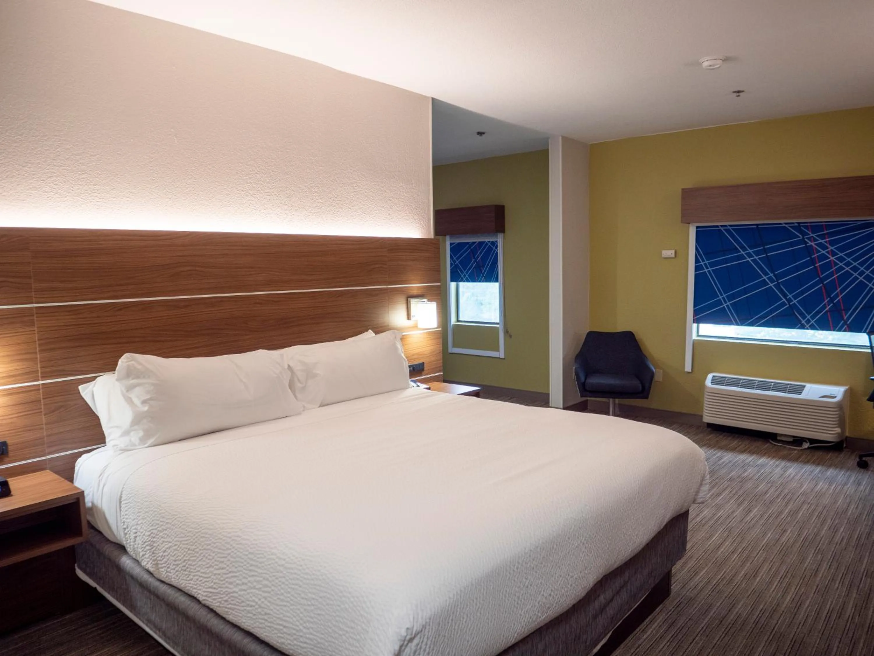 Bed in Holiday Inn Express & Suites Greenville Airport i85 by IHG