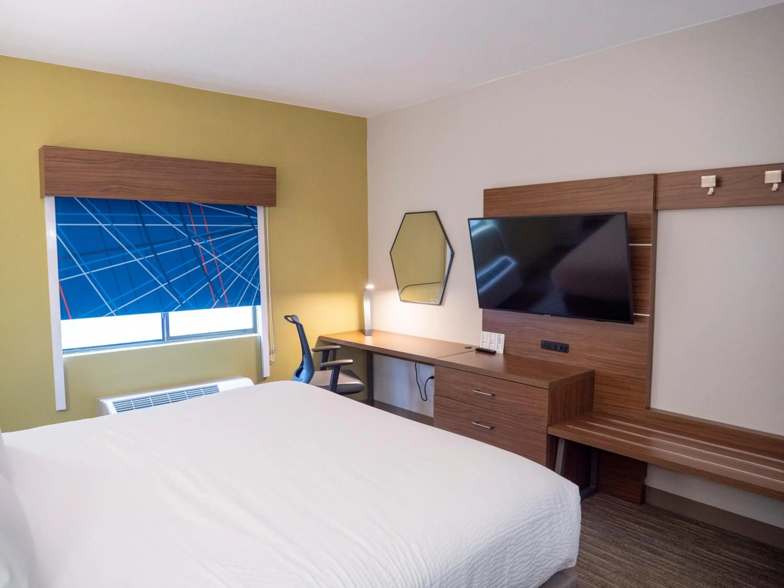 Photo of the whole room, Bed in Holiday Inn Express & Suites Greenville Airport i85 by IHG
