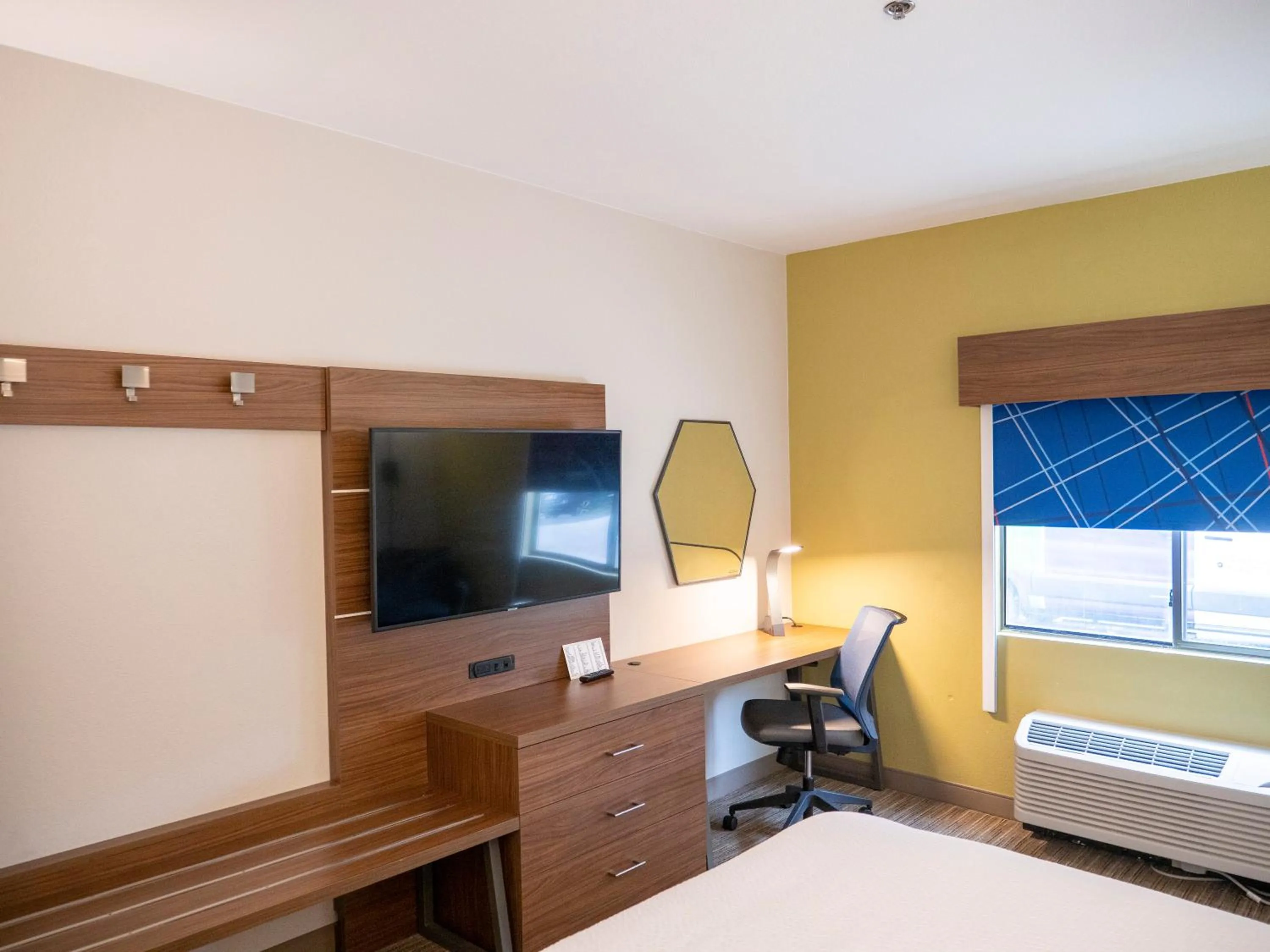 Photo of the whole room, Bed in Holiday Inn Express & Suites Greenville Airport i85 by IHG