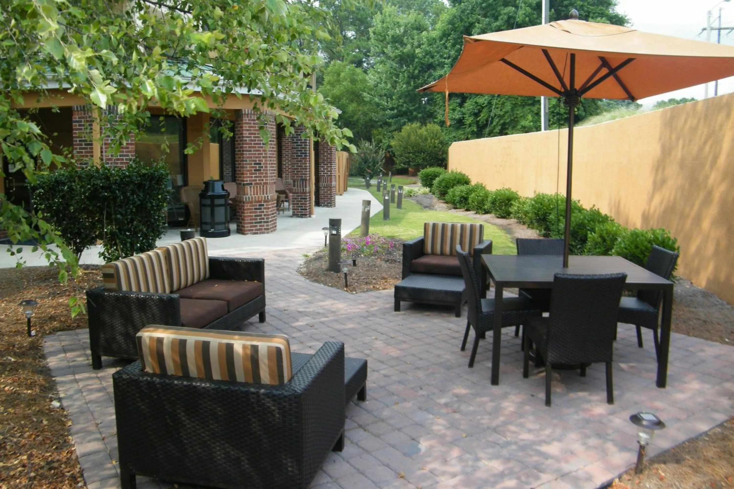 Lounge or bar in Courtyard by Marriott Rocky Mount