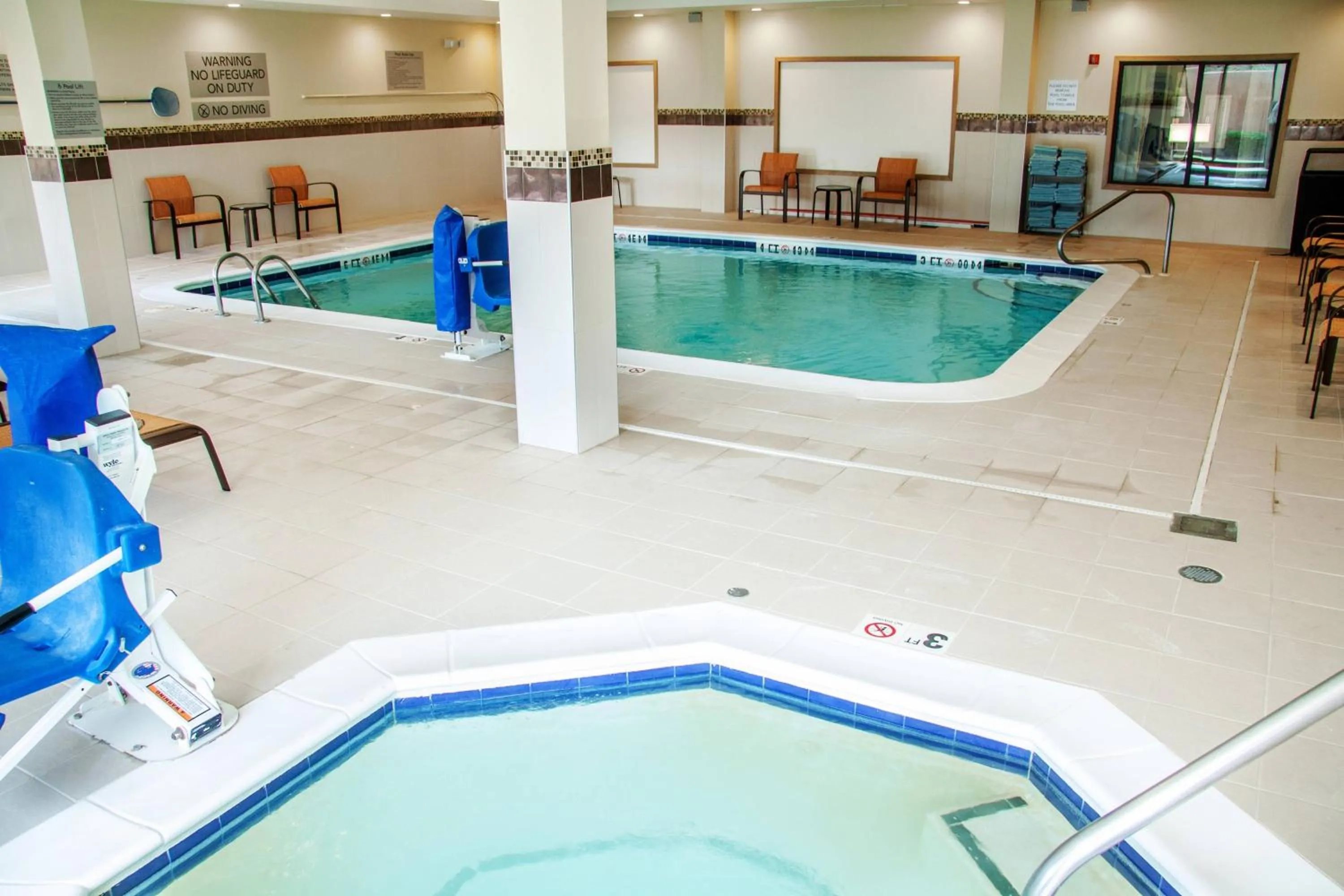 Swimming pool in Courtyard by Marriott Rocky Mount