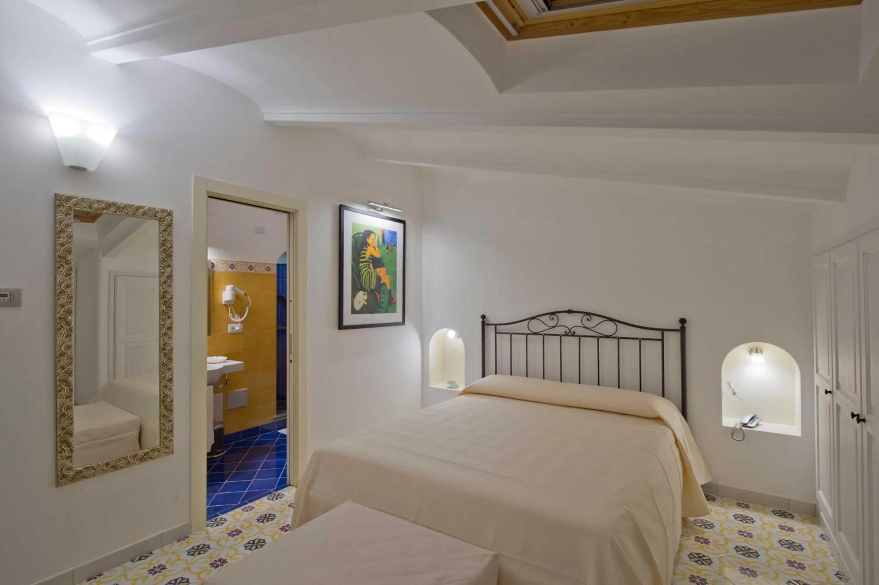Photo of the whole room, Bed in Albadamare Boutique Hotel