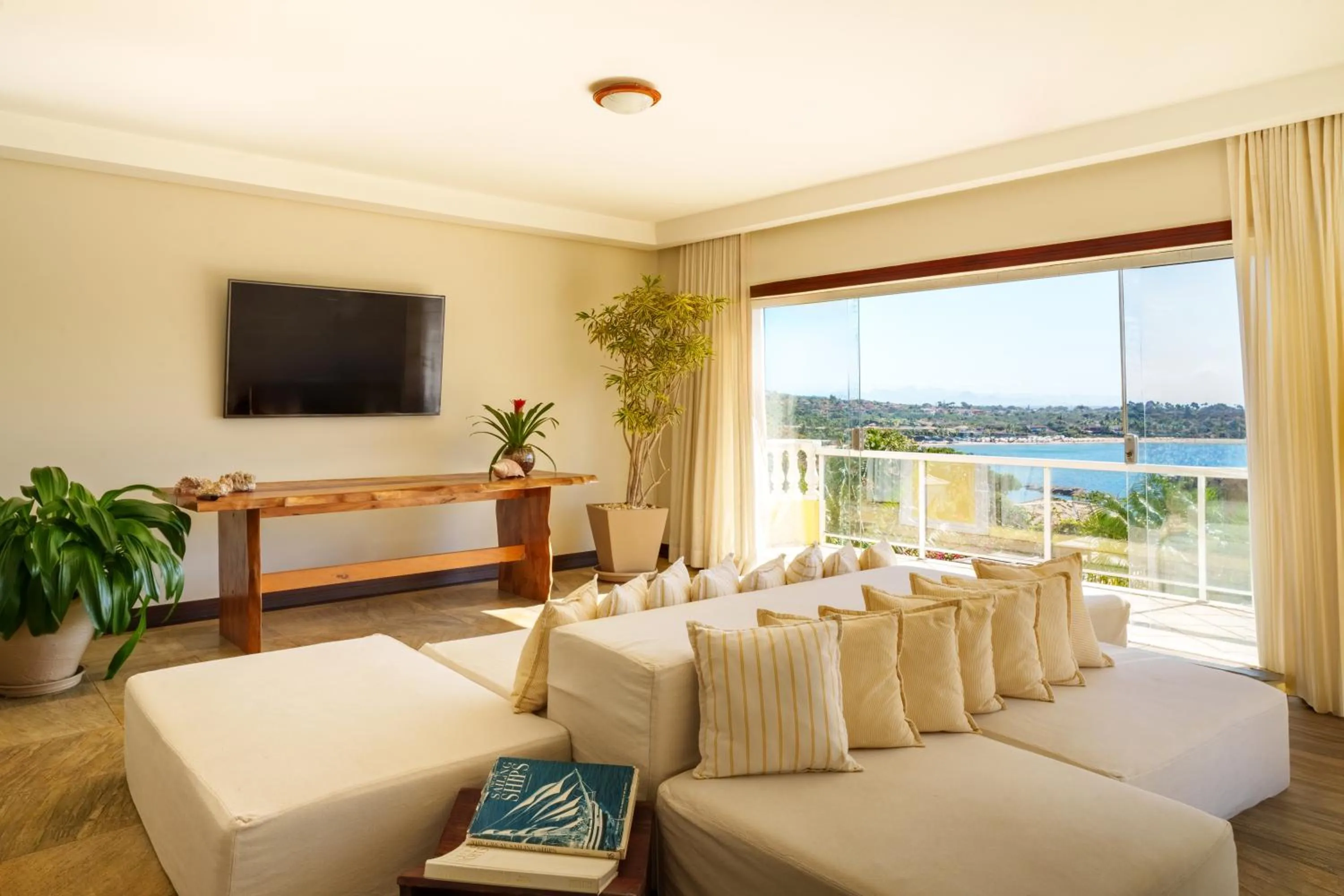 Communal lounge/ TV room in Uni Boutique Hotel & Spa