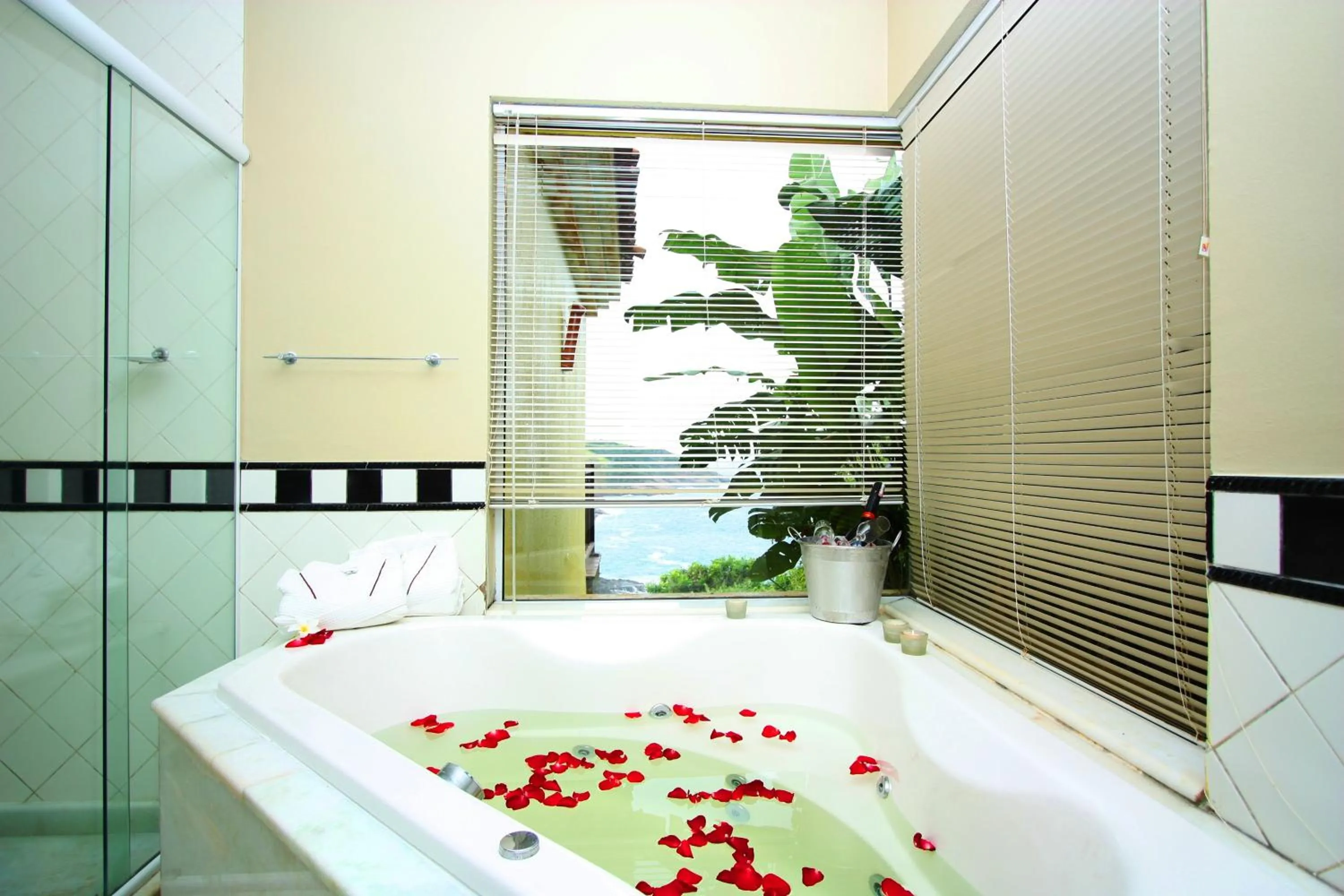 Bathroom, Bed in Uni Boutique Hotel & Spa